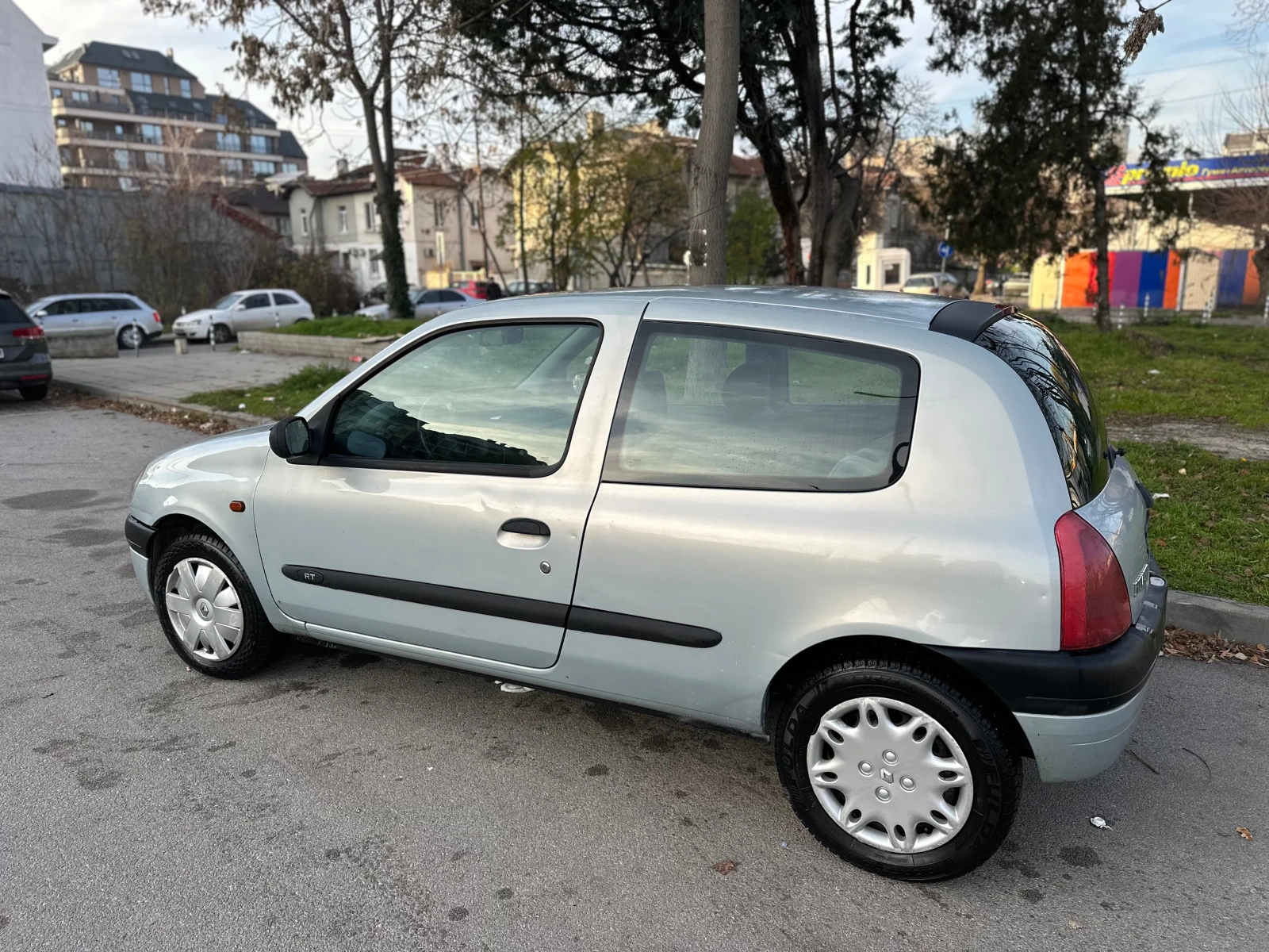 Renault Clio 1.2L L4 SOHC 8V - изображение 4