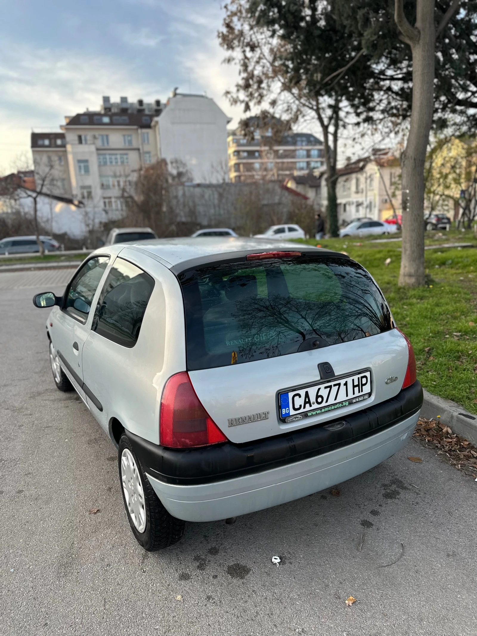 Renault Clio 1.2L L4 SOHC 8V - изображение 5
