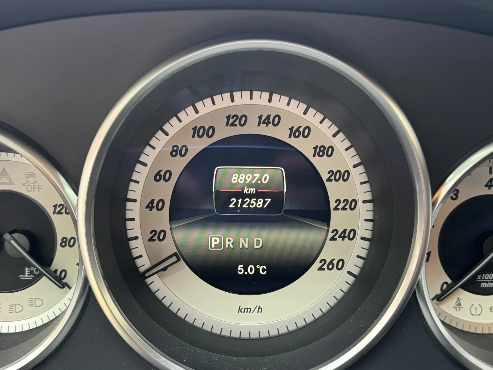 Mercedes-Benz CLS 400 AMG * 360 камери * На пружини* , снимка 13 - Автомобили и джипове - 53924491