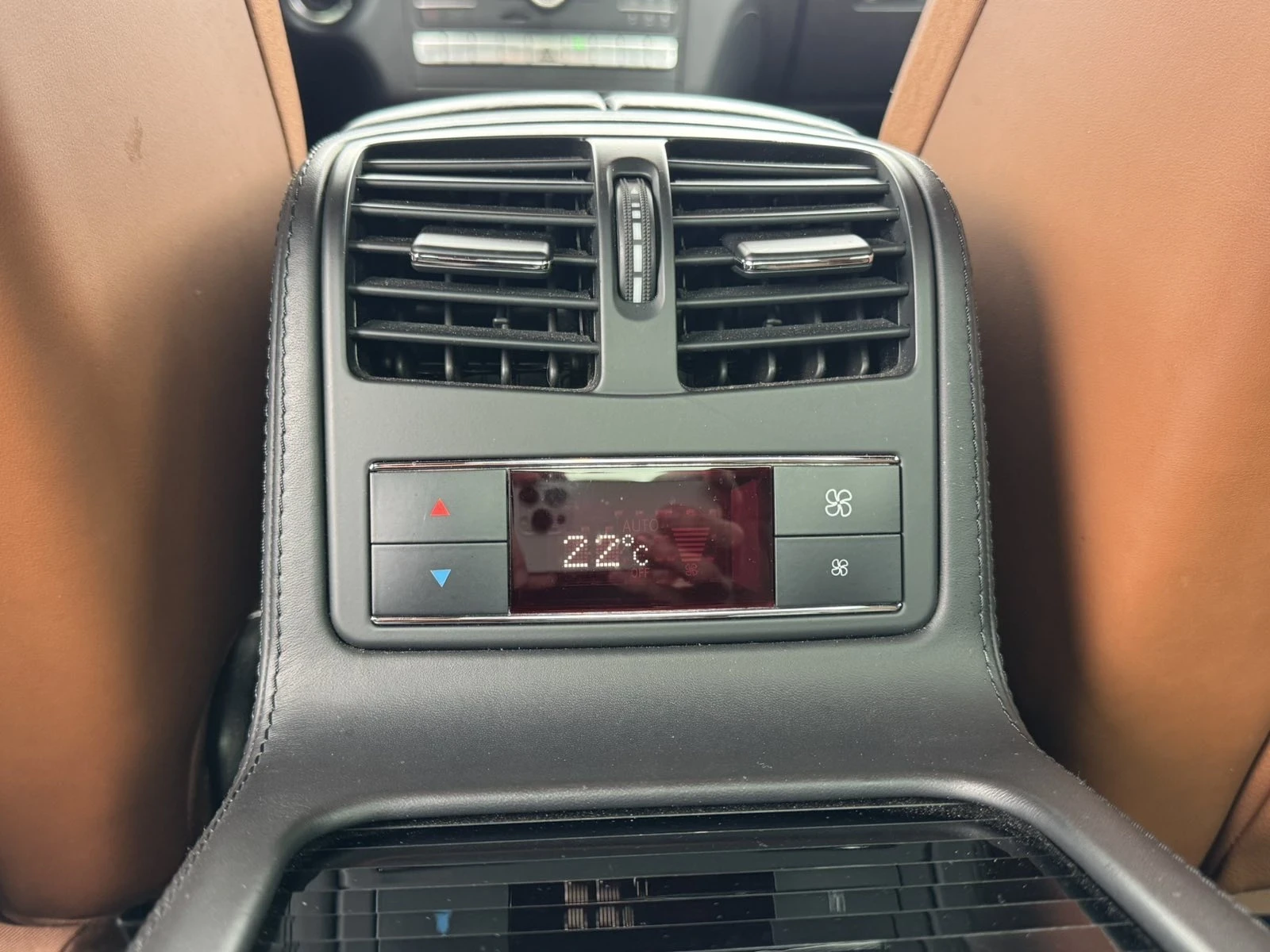 Mercedes-Benz CLS 400 AMG * 360 камери * На пружини* , снимка 14 - Автомобили и джипове - 53924491