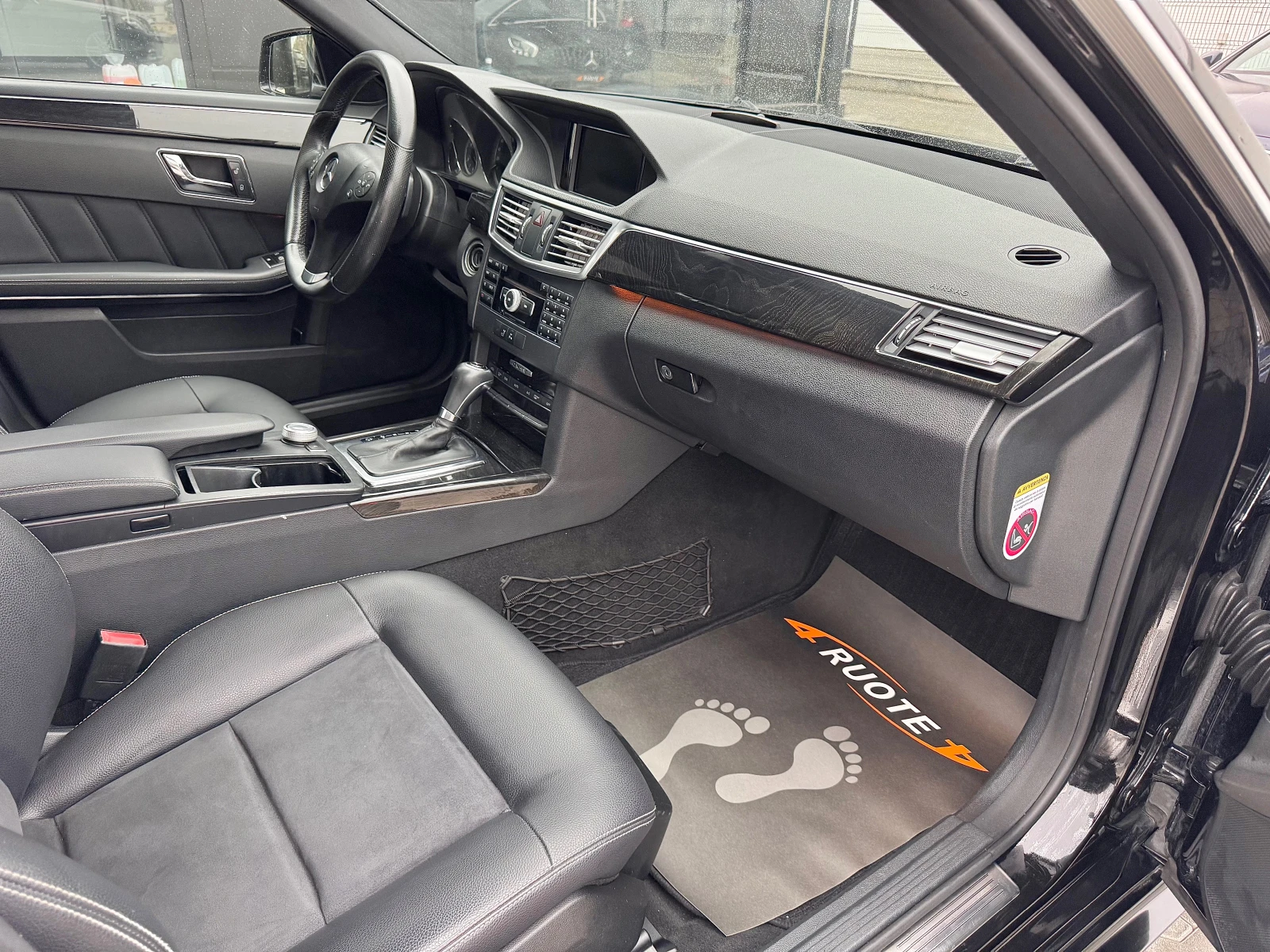 Mercedes-Benz E 250 CDi 4Matic AMG Pack, снимка 10 - Автомобили и джипове - 54200779