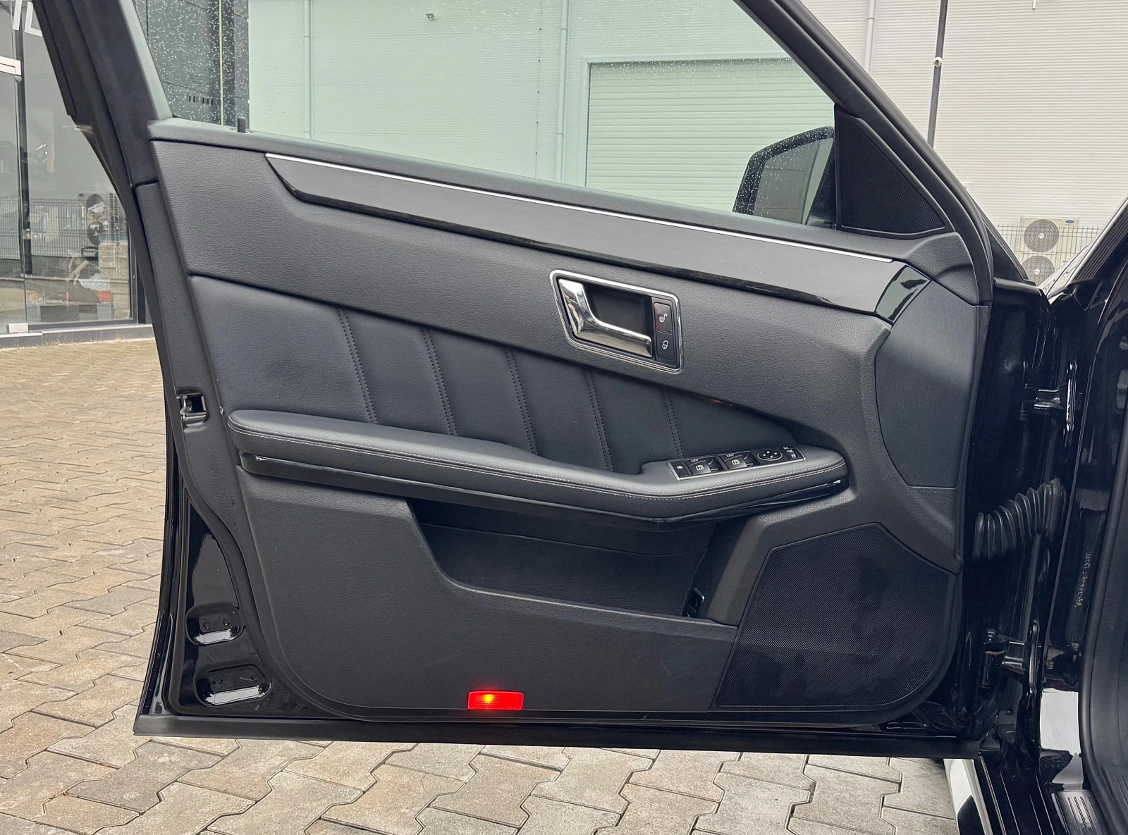 Mercedes-Benz E 250 CDi 4Matic AMG Pack, снимка 12 - Автомобили и джипове - 54200779