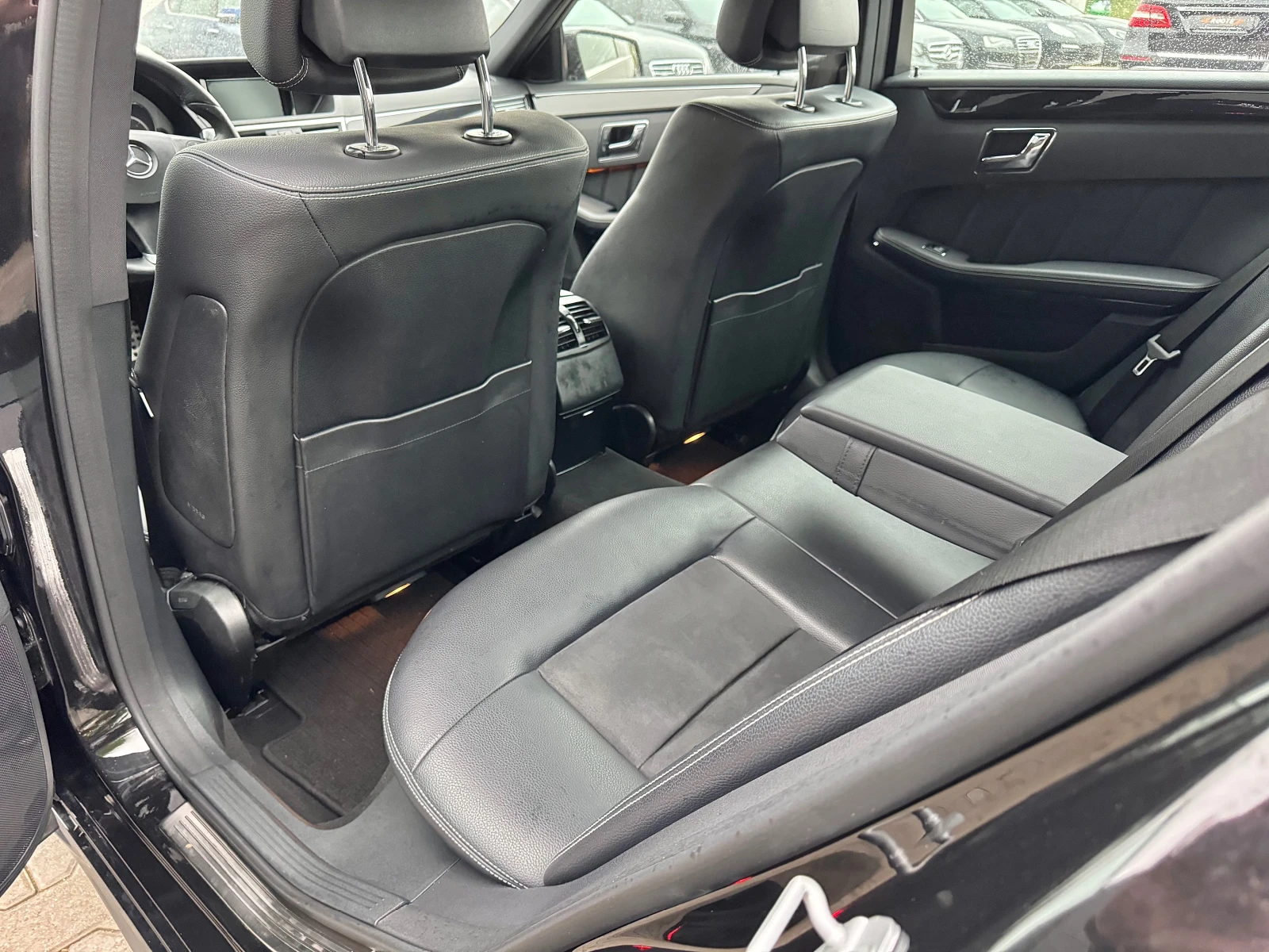 Mercedes-Benz E 250 CDi 4Matic AMG Pack, снимка 13 - Автомобили и джипове - 54200779