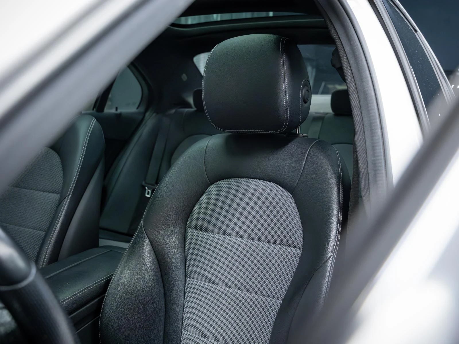 Mercedes-Benz C 350 E-HYBRID* BURMESTER* NAVI* PANO* ПОДГРЕВ* , снимка 8 - Автомобили и джипове - 54300879