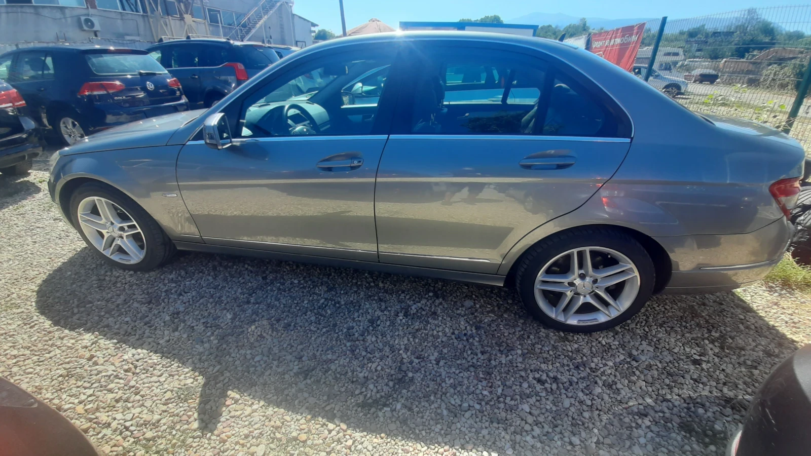 Mercedes-Benz C 250 Много ЗАПАЗЕНА , снимка 3 - Автомобили и джипове - 55962240