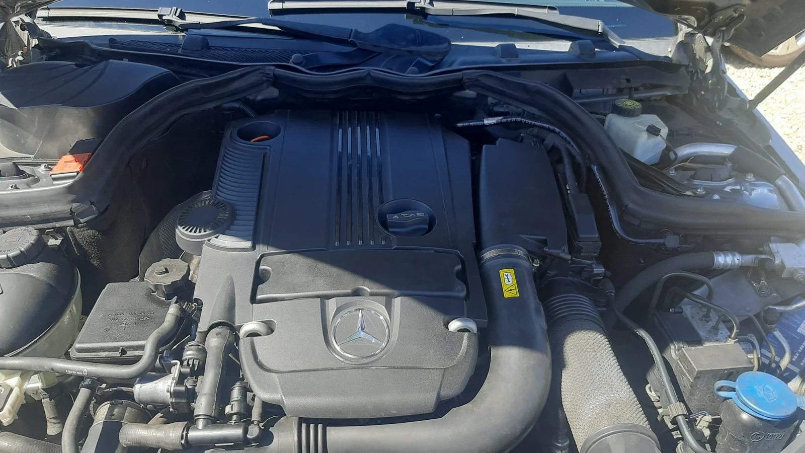 Mercedes-Benz C 250 Много ЗАПАЗЕНА , снимка 12 - Автомобили и джипове - 55962240