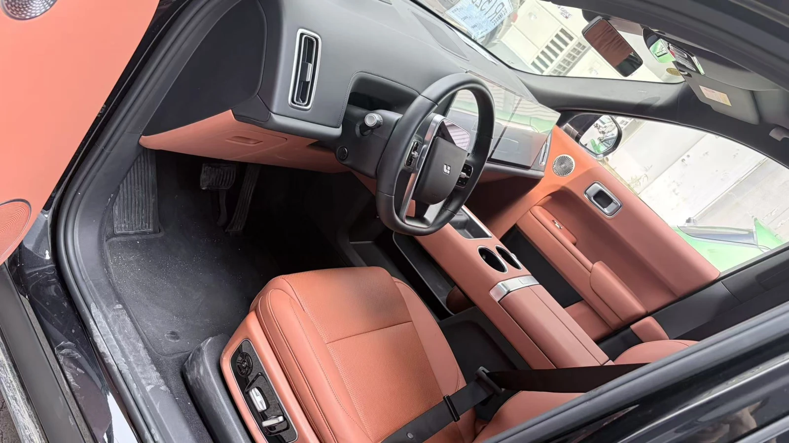 Li Auto L9  LI AUTO L9 ULTRA | 2025 | 449 �.�. | AWD 4X4 | FU | Mobile.bg � ����������� 4