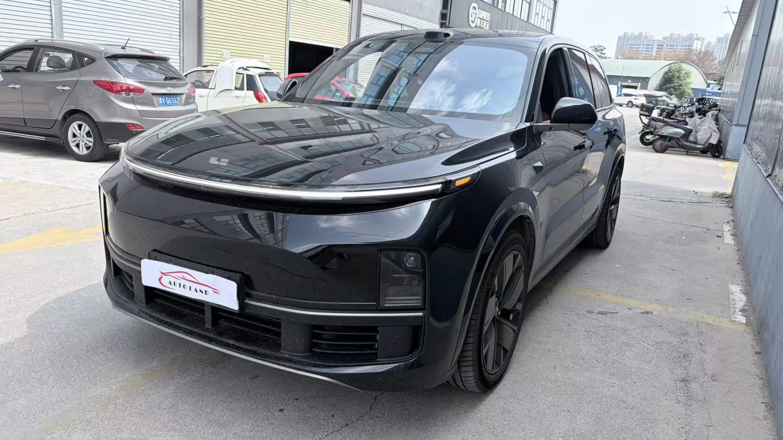 Li Auto L9  LI AUTO L9 ULTRA | 2025 | 449 �.�. | AWD 4X4 | FU | Mobile.bg � ����������� 3