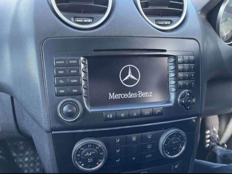 Mercedes-Benz ML 320 Ксенон, снимка 11 - Автомобили и джипове - 38926837