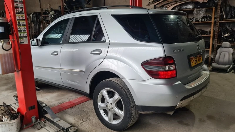 Mercedes-Benz ML 320 Ксенон, снимка 4 - Автомобили и джипове - 38926837