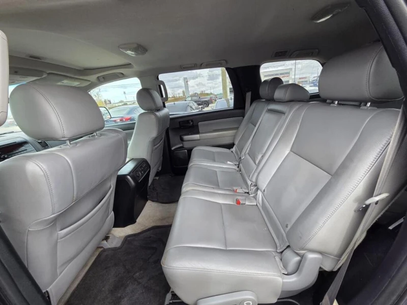 Toyota Sequoia SR5* Без инциденти!* 4X4* Кожа* Подгрев, снимка 14 - Автомобили и джипове - 52837296