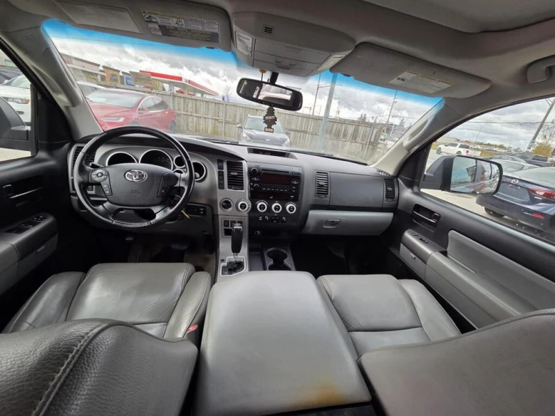 Toyota Sequoia SR5* Без инциденти!* 4X4* Кожа* Подгрев, снимка 5 - Автомобили и джипове - 52837296