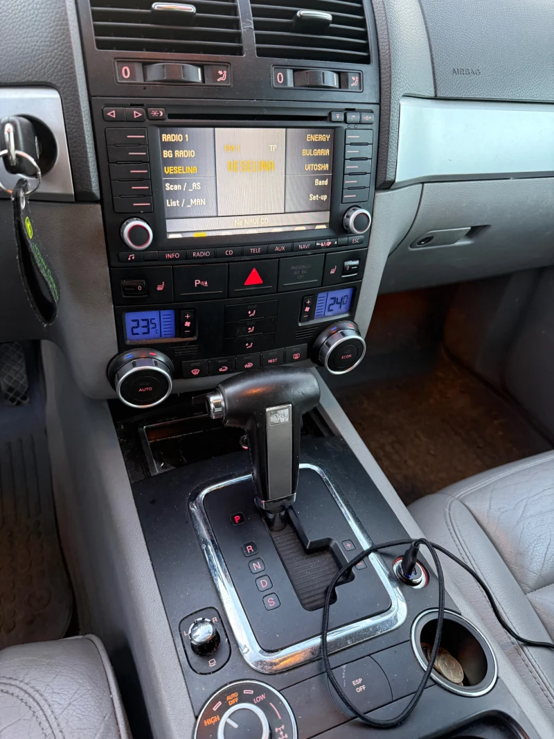 VW Touareg 3.0 TDI V6, снимка 7 - Автомобили и джипове - 53156711