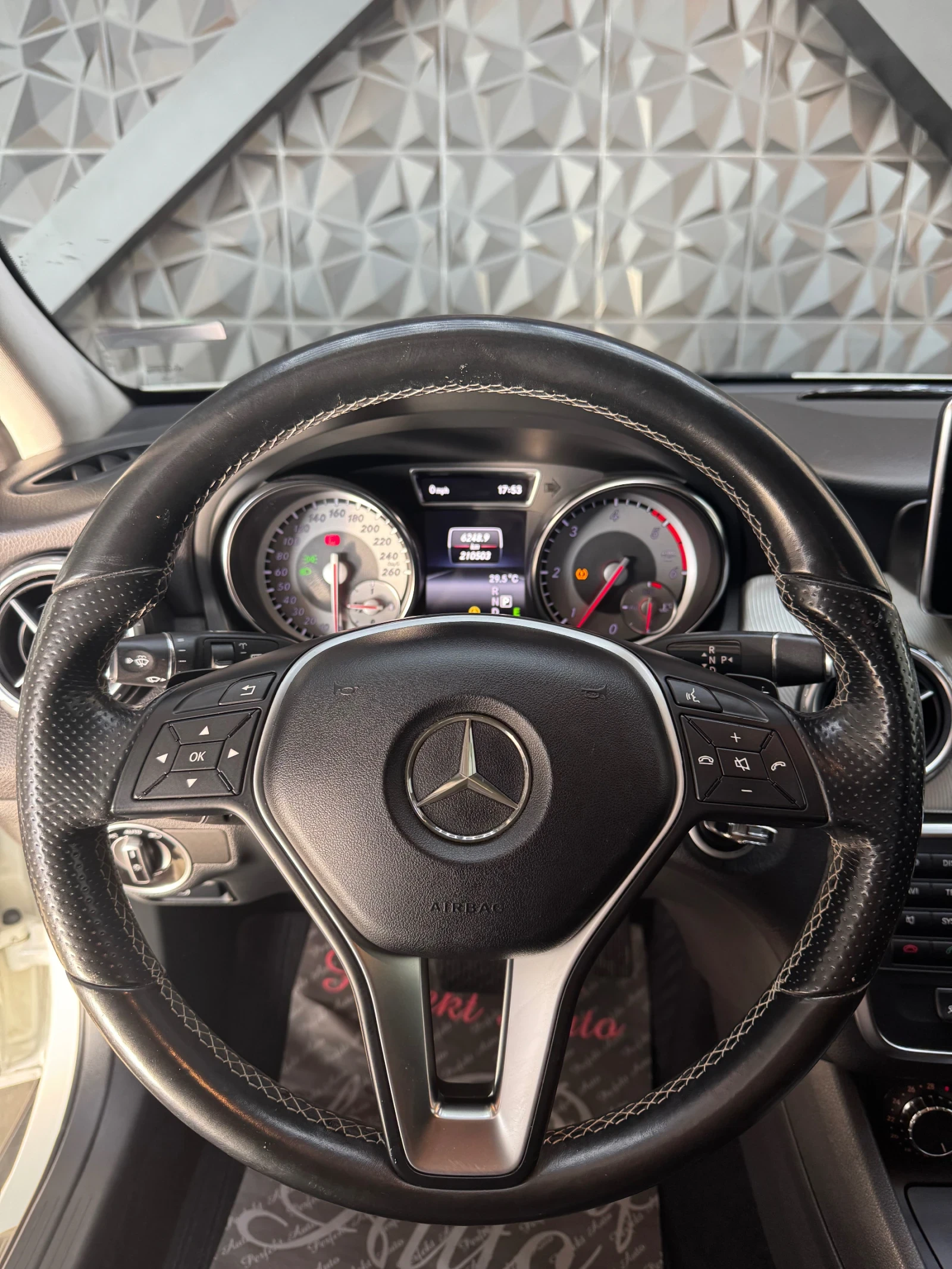 Mercedes-Benz GLA 200 d * 4 MATIC * AMG * Камера *  - изображение 10
