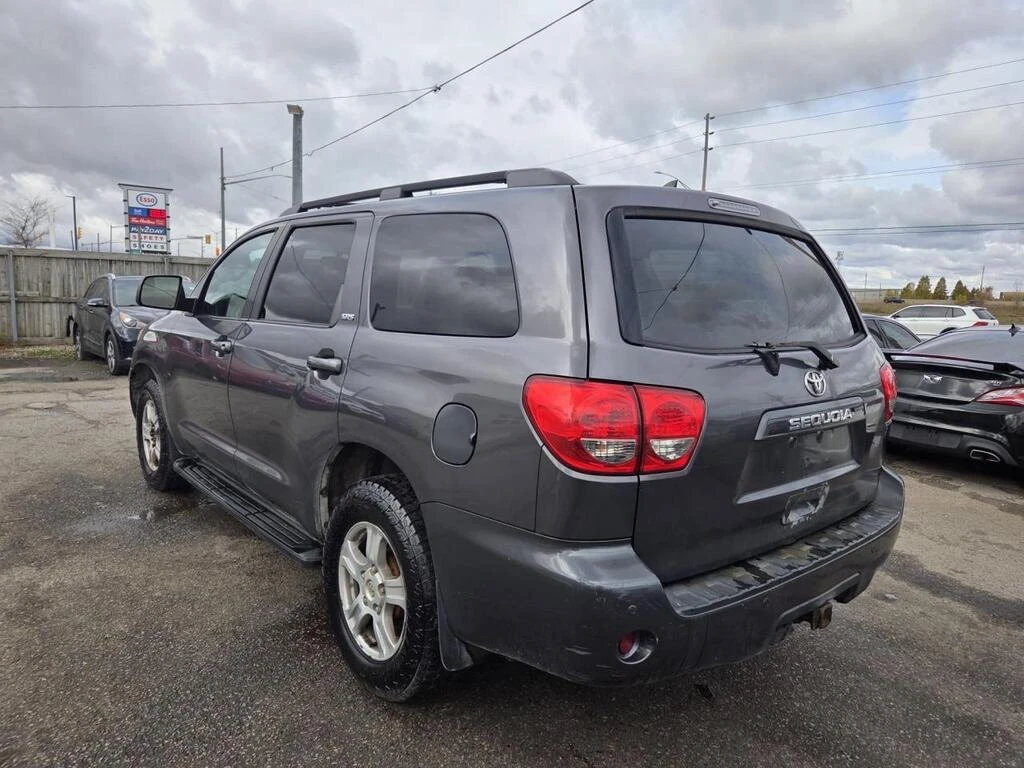 Toyota Sequoia SR5* Без инциденти!* 4X4* Кожа* Подгрев - изображение 2