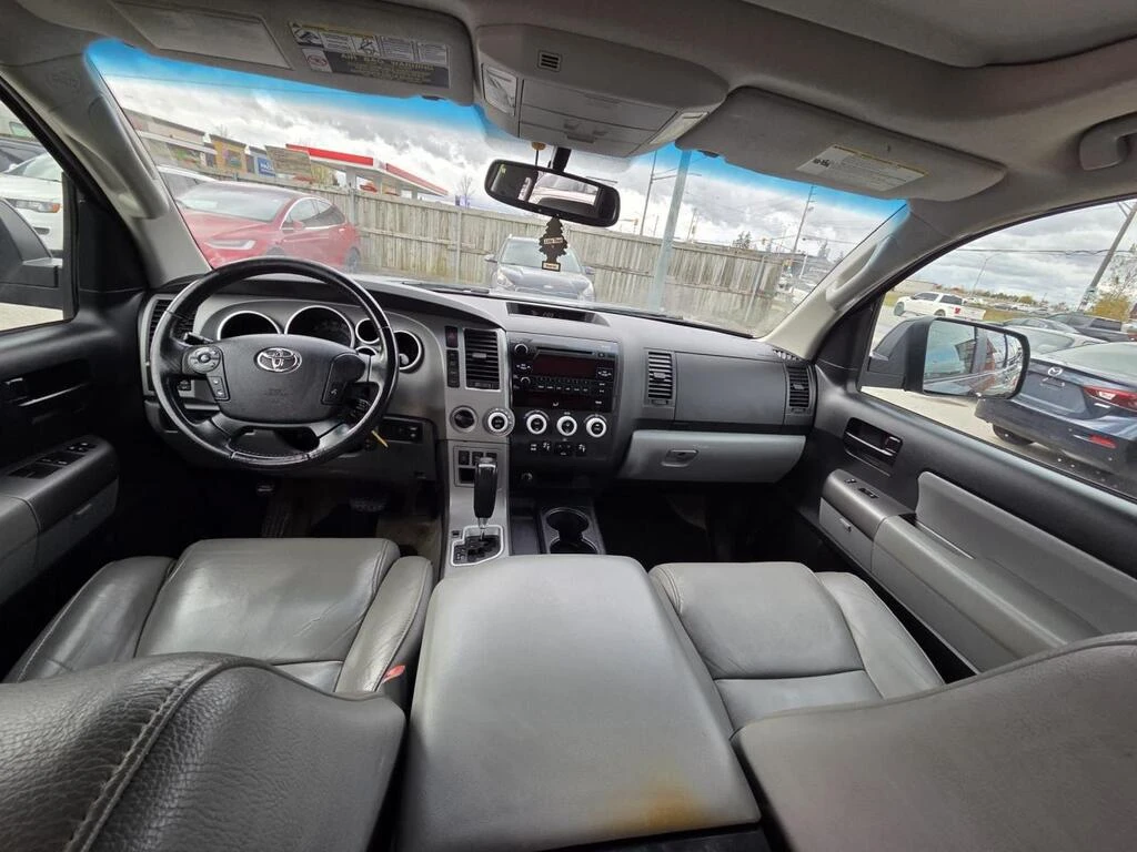 Toyota Sequoia SR5* Без инциденти!* 4X4* Кожа* Подгрев - изображение 5