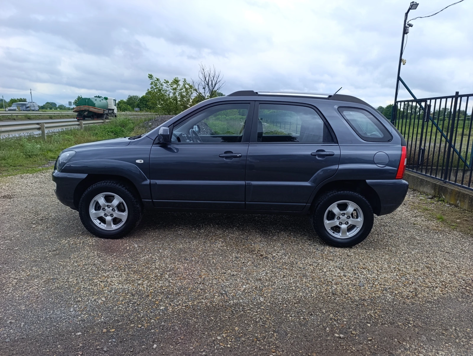 Kia Sportage 2.0i-16v БЕНЗИН, снимка 4 - Автомобили и джипове - 54677809