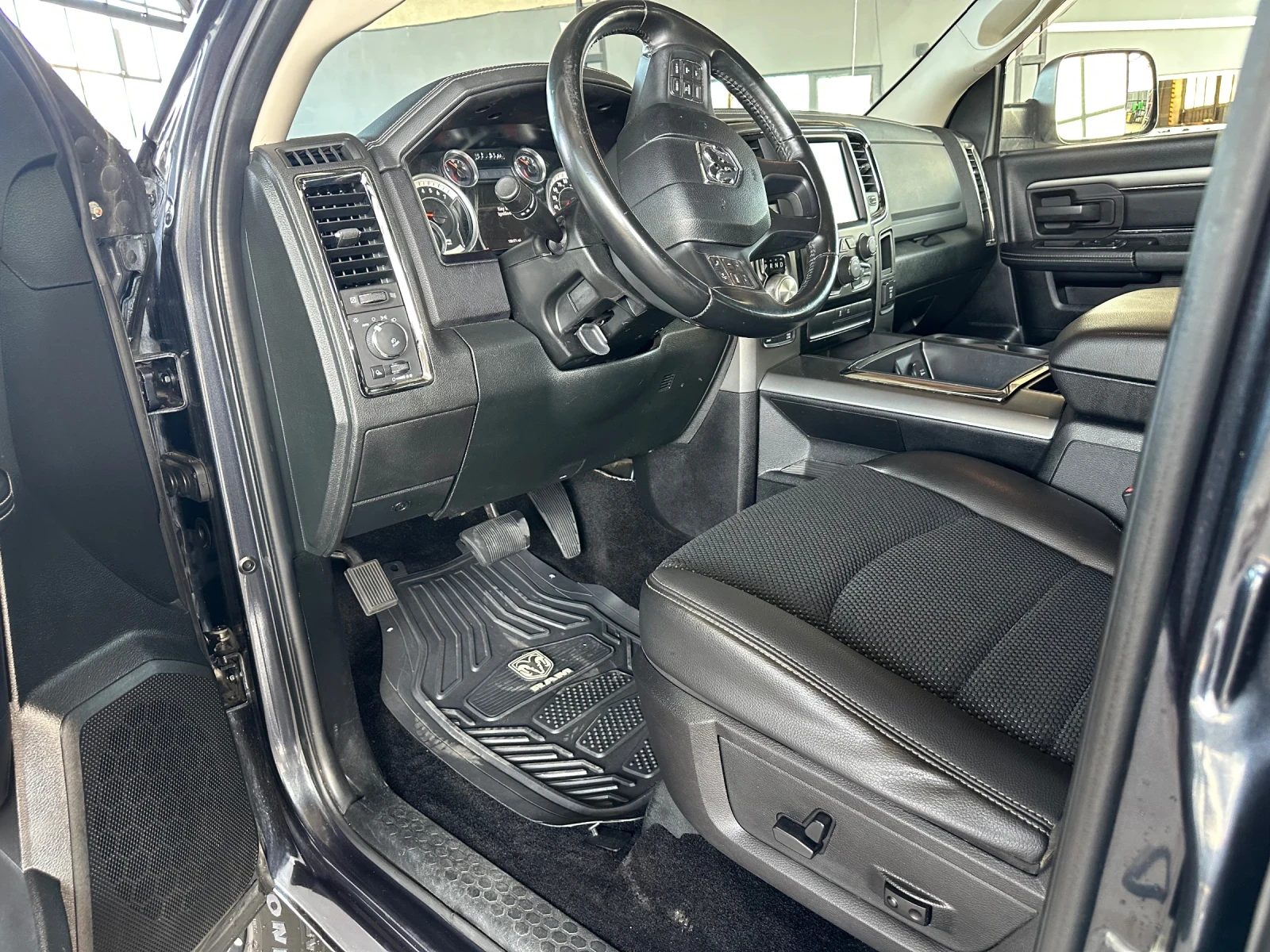 Dodge RAM 1500 5.7 4x4, снимка 7 - Автомобили и джипове - 54772486