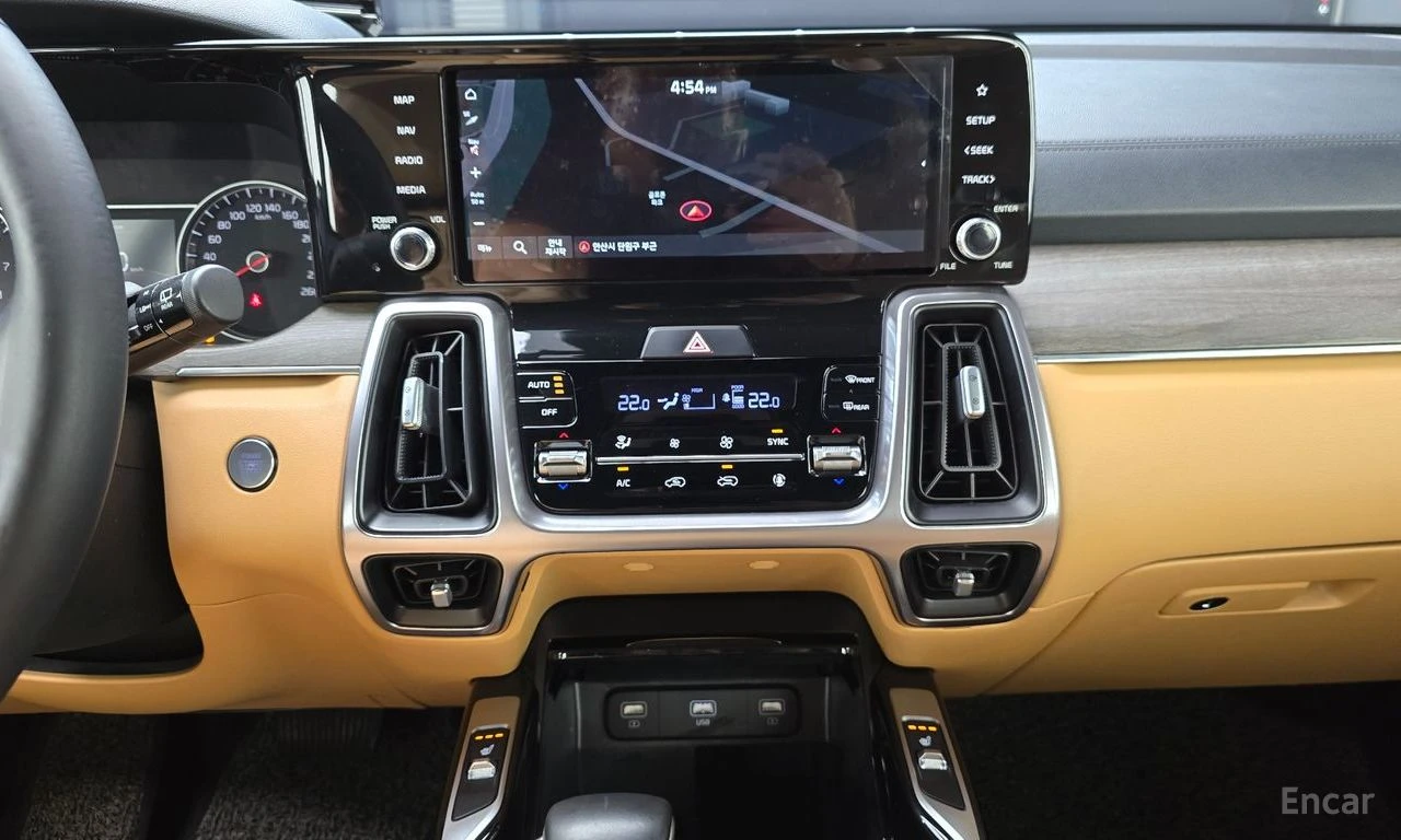 Kia Sorento ДИСТРОНИК* ПОДГРЕВ* КАМЕРА* LANE* ASSIST* , снимка 10 - Автомобили и джипове - 56082667