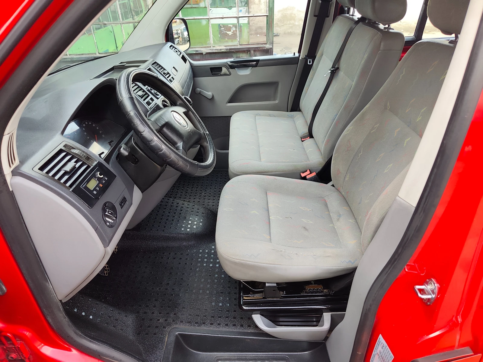 VW Transporter 1.9 TDI, снимка 9 - Бусове и автобуси - 54055488