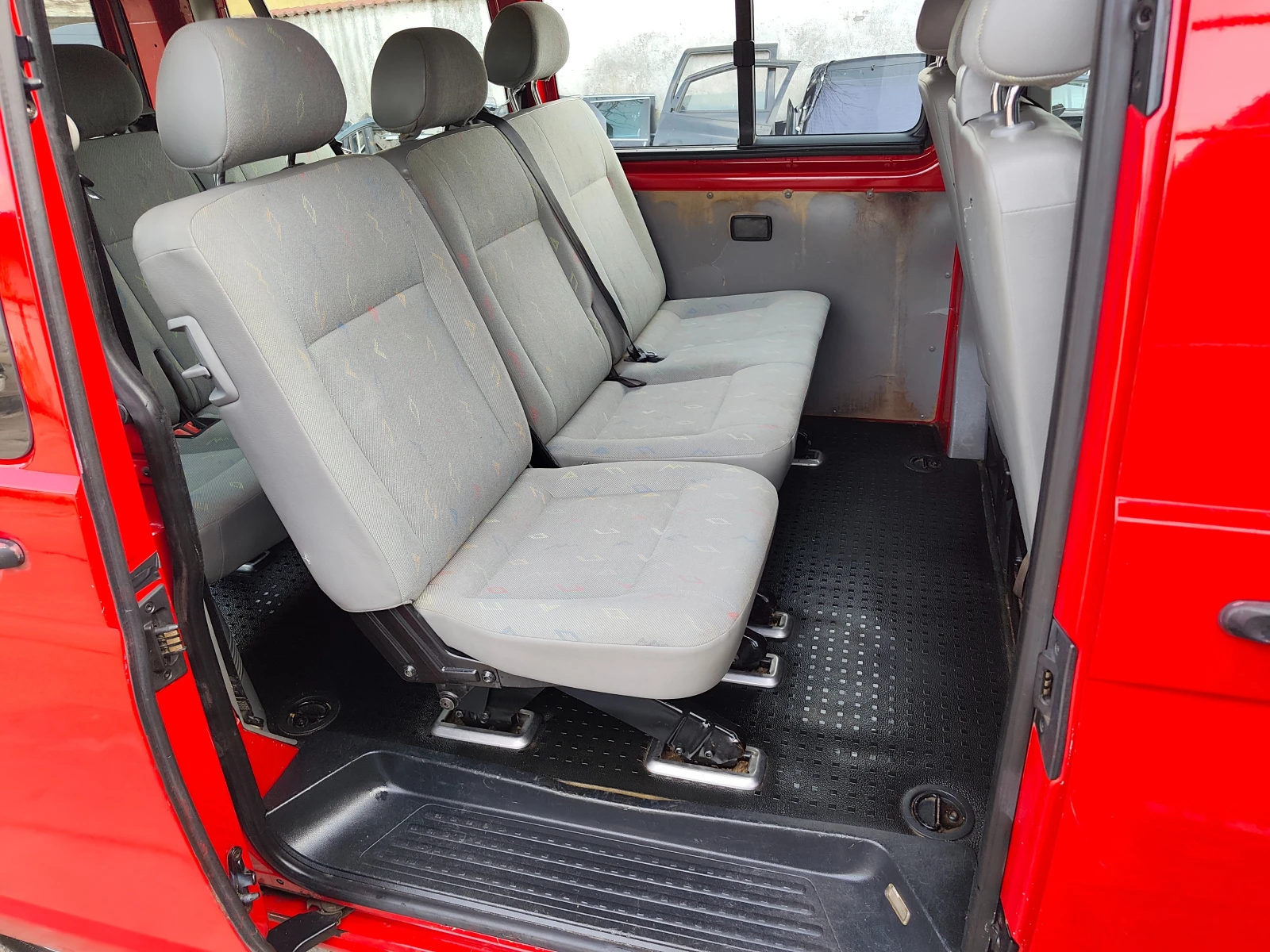 VW Transporter 1.9 TDI, снимка 11 - Бусове и автобуси - 54055488