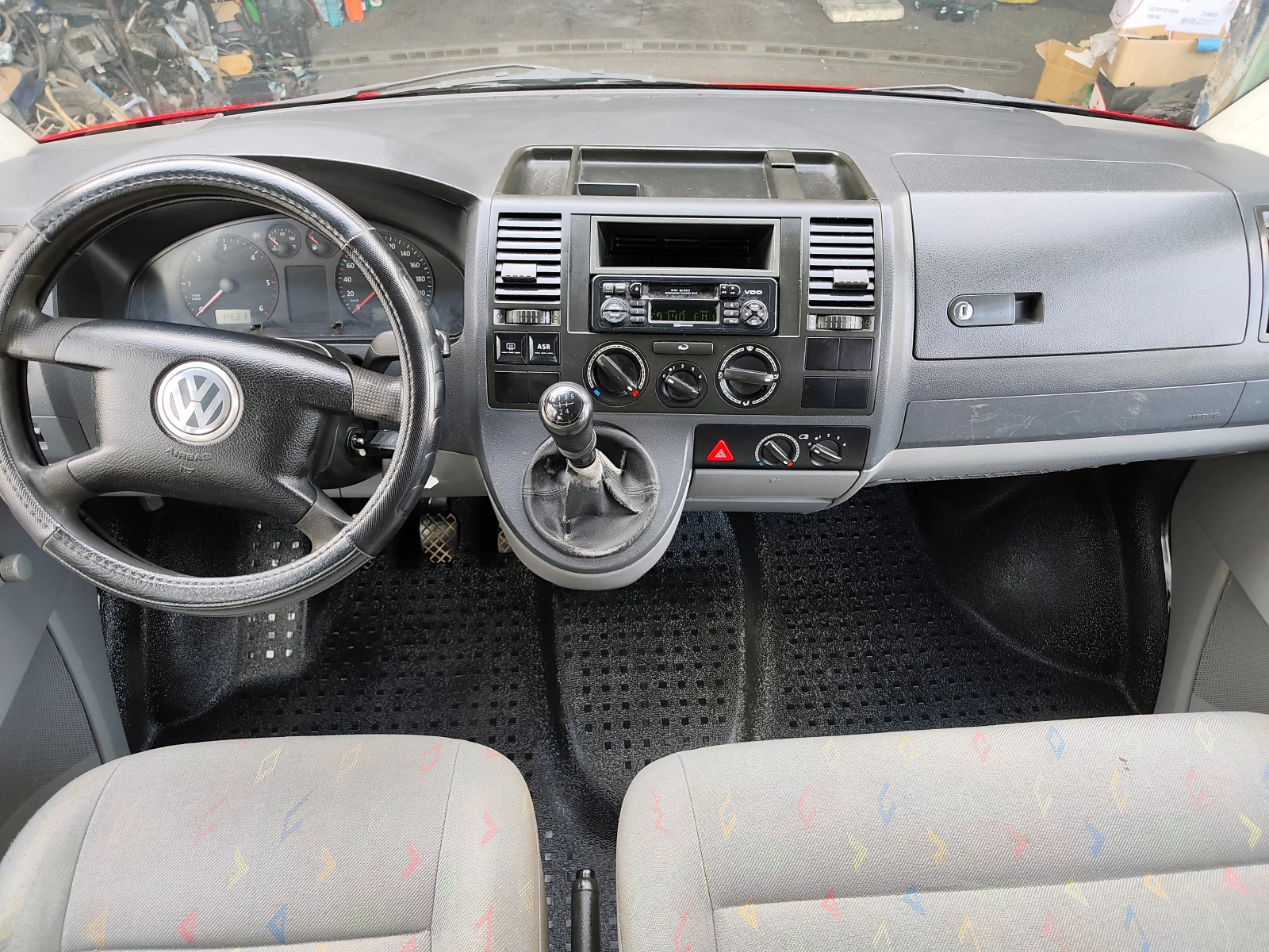 VW Transporter 1.9 TDI, снимка 14 - Бусове и автобуси - 54055488