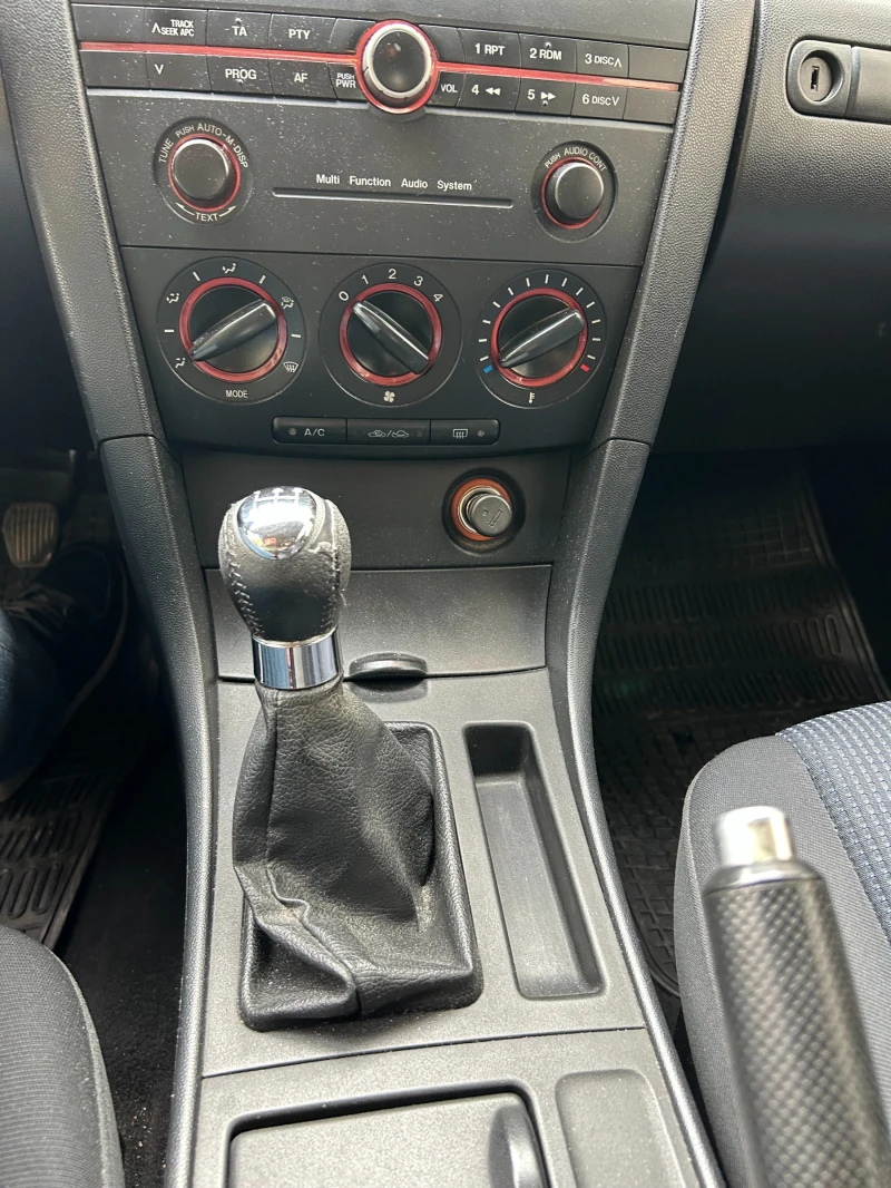 Mazda 3, снимка 12 - Автомобили и джипове - 52395636