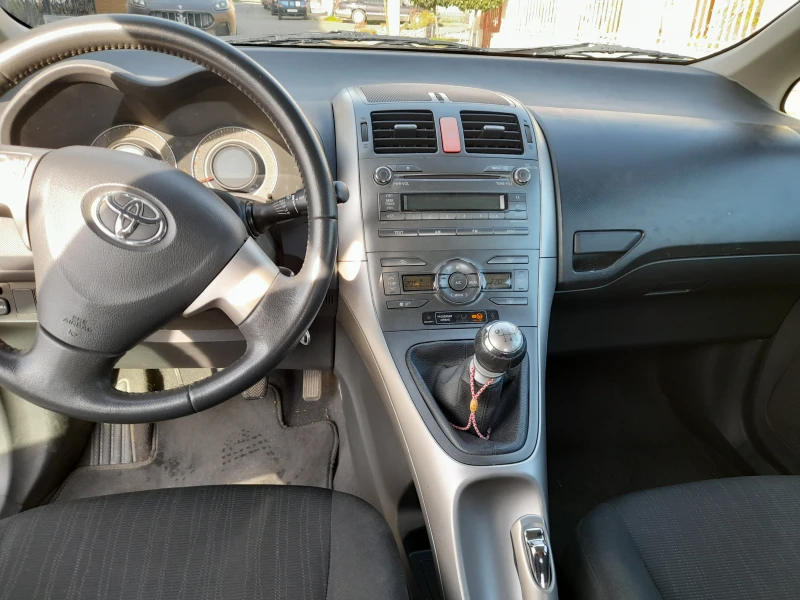 Toyota Auris, снимка 12 - Автомобили и джипове - 52956874