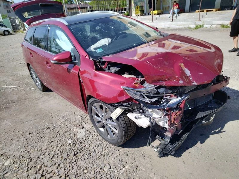 Toyota Auris 1.8 Хибрид 2ZRV, снимка 5 - Автомобили и джипове - 36740363