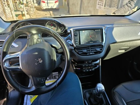 Peugeot 2008 1.2, снимка 3 - Автомобили и джипове - 48080928