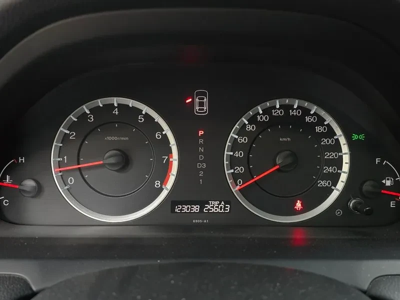 Honda Accord  3.5 8Th Generation, снимка 15 - Автомобили и джипове - 56020017