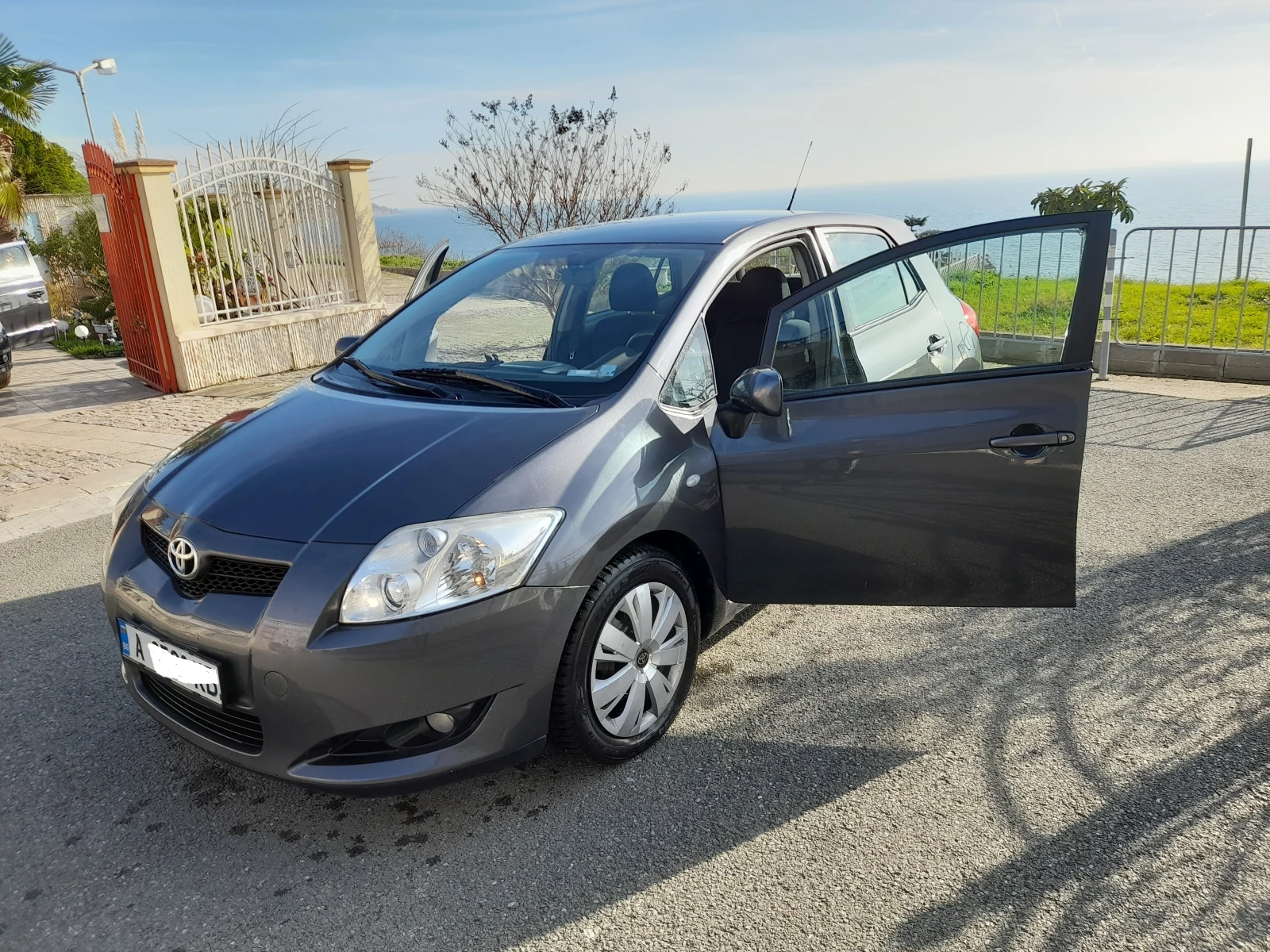 Toyota Auris, снимка 1