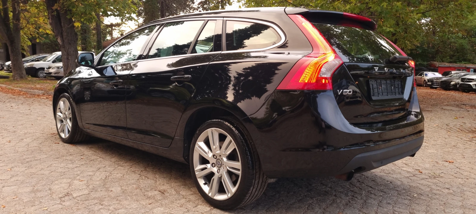 Volvo V60 2.0i T5 * SUMMUM* * АВТОМАТИК* * ОБСЛУЖЕН* * SWISS - изображение 7