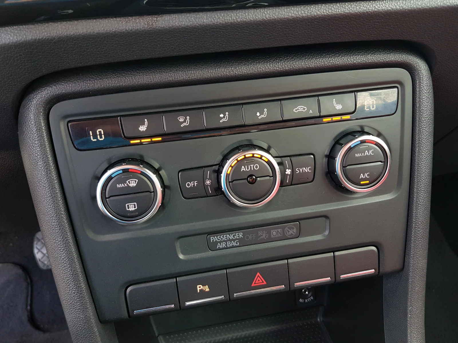 VW Beetle Maggiolino DESIGN 50S 1.6 TDI 105 ..  | Mobile.bg   14