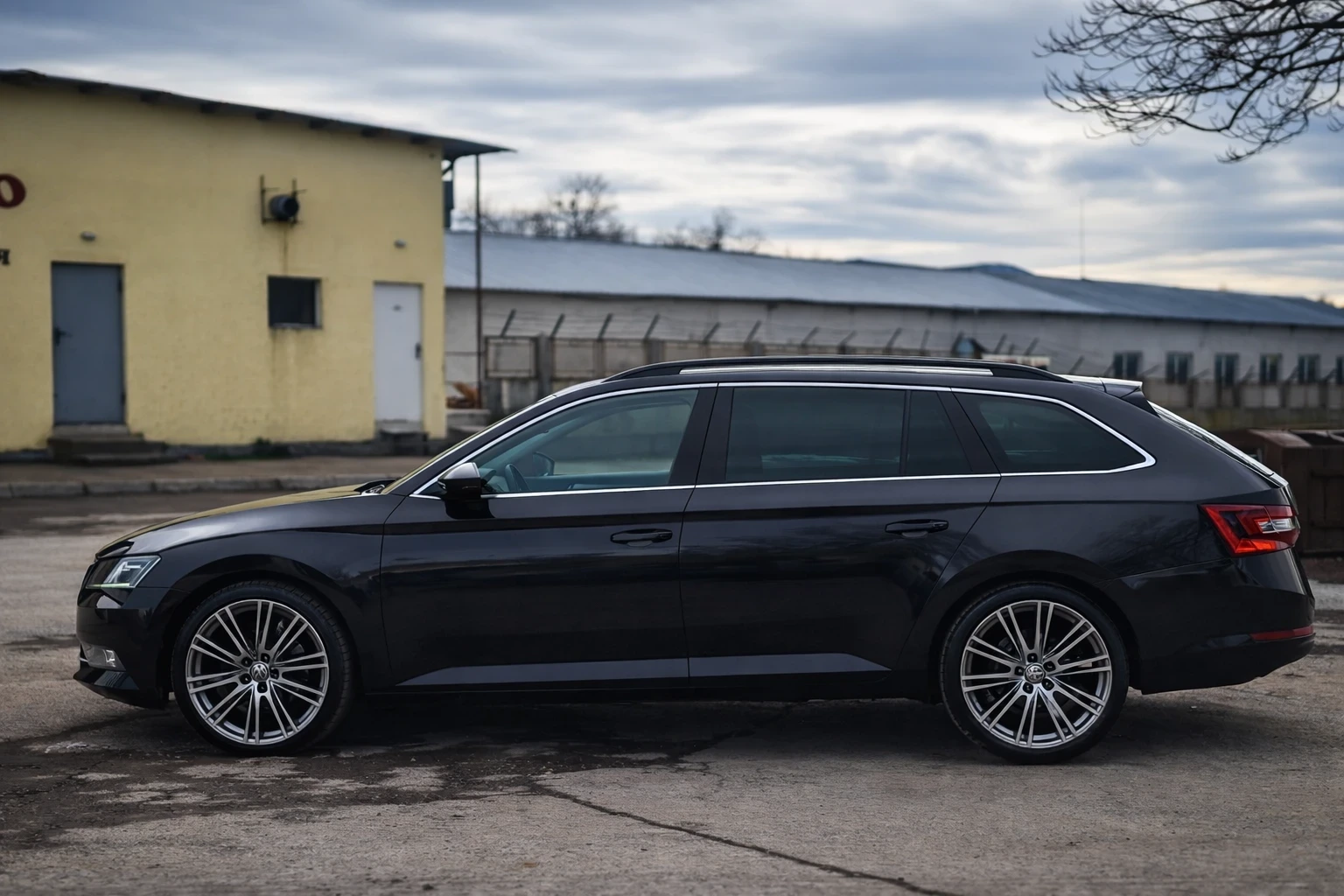 Skoda Superb 2.0 TDI/DSG/MY2019 - изображение 2