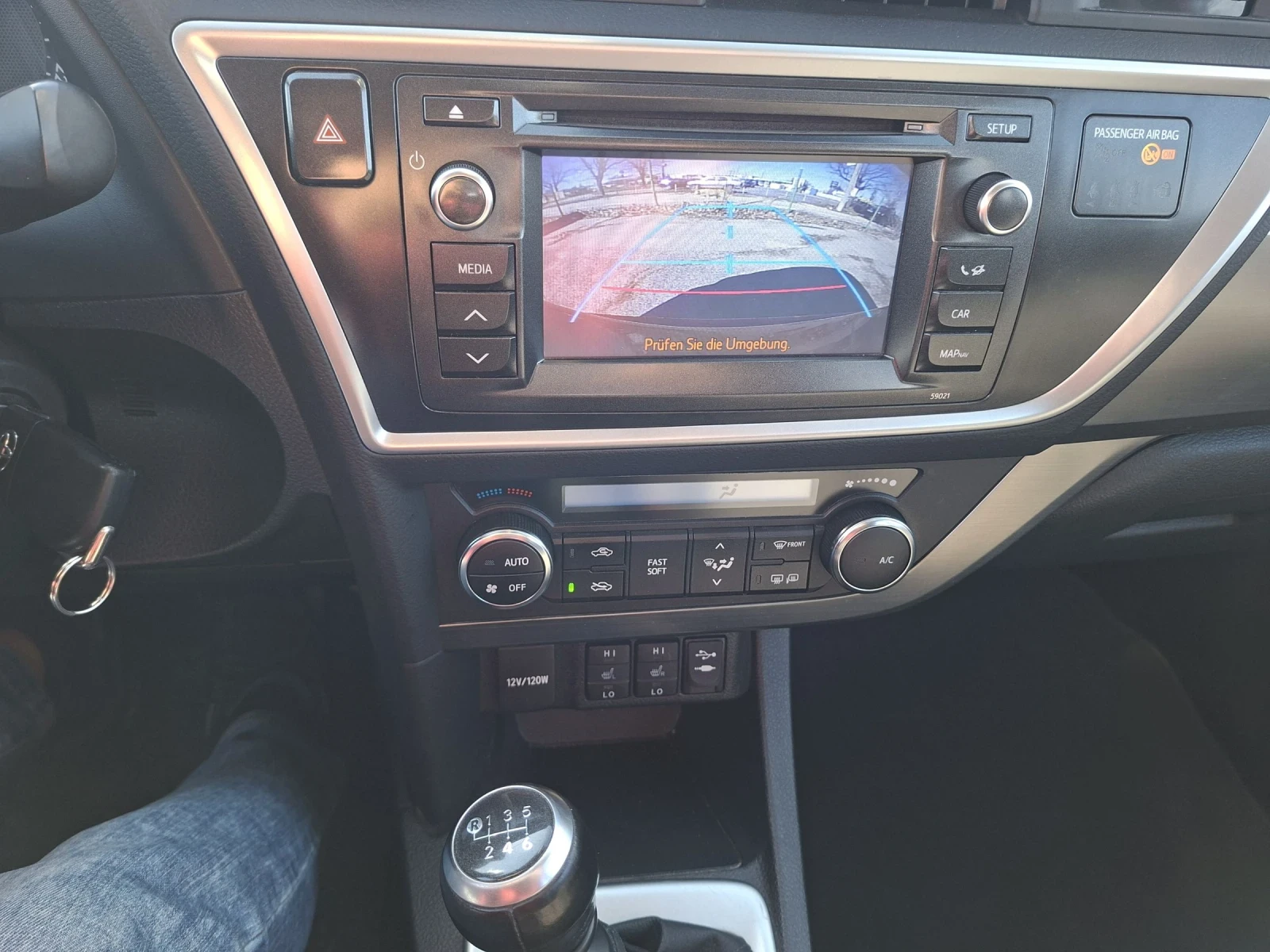 Toyota Auris КАТО НОВА, NAVI, KAMERA, SOL, 1.6i 132 К.С 6 СК., снимка 12 - Автомобили и джипове - 53683747