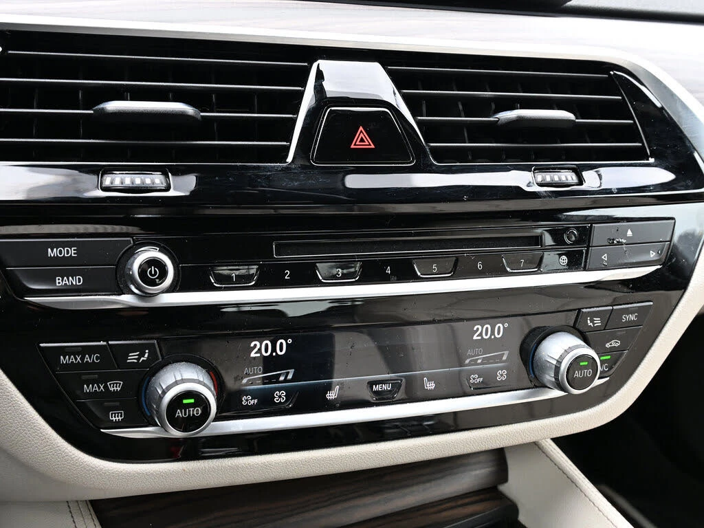 BMW 530 FULL* iPerformance* АвтоКредит* (ЦЕНА ДО БГ), снимка 16 - Автомобили и джипове - 53828358