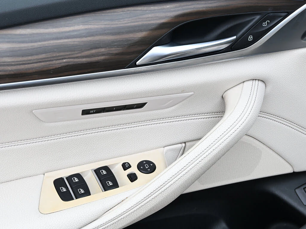 BMW 530 FULL* iPerformance* АвтоКредит* (ЦЕНА ДО БГ), снимка 7 - Автомобили и джипове - 53828358