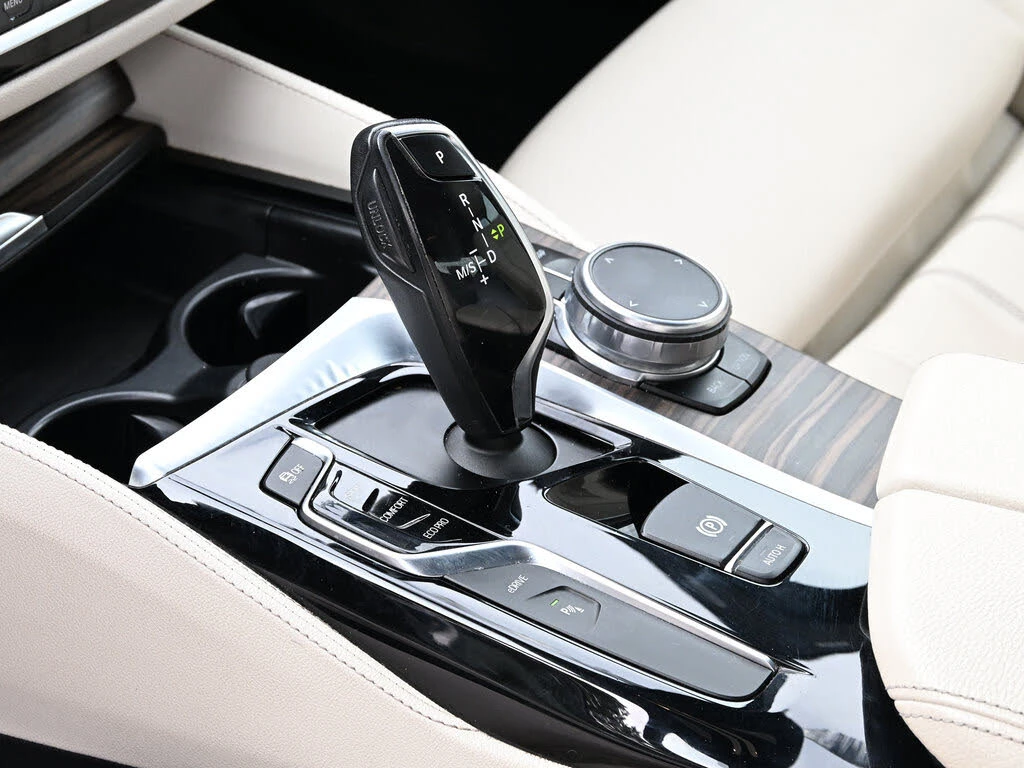 BMW 530 FULL* iPerformance* АвтоКредит* (ЦЕНА ДО БГ), снимка 9 - Автомобили и джипове - 53828358