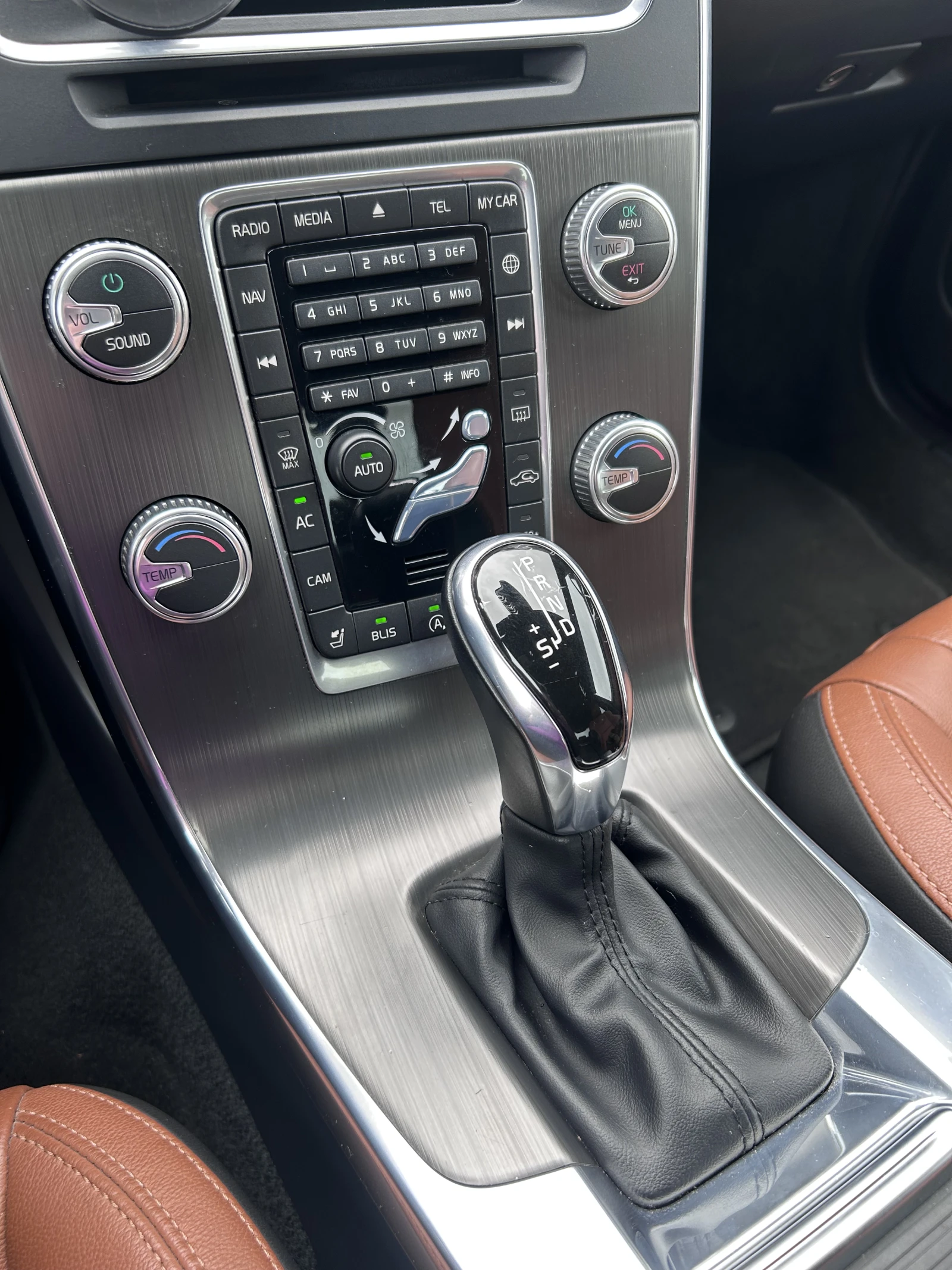 Volvo S60, снимка 14 - Автомобили и джипове - 53890904