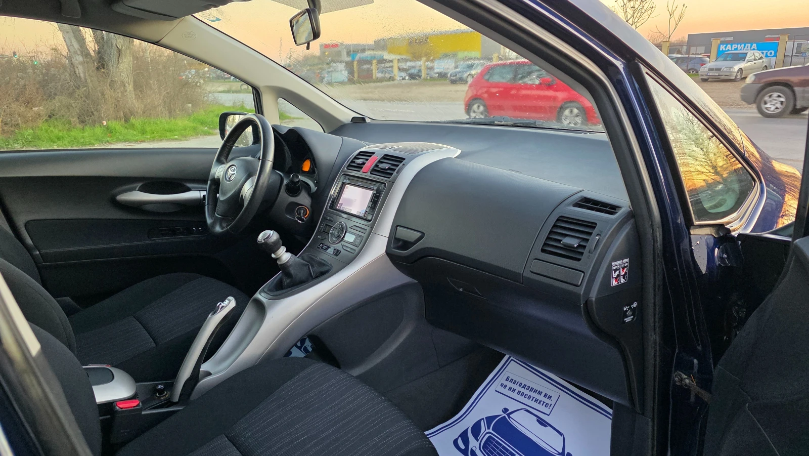 Toyota Auris УНИКАТ, снимка 12 - Автомобили и джипове - 53989655