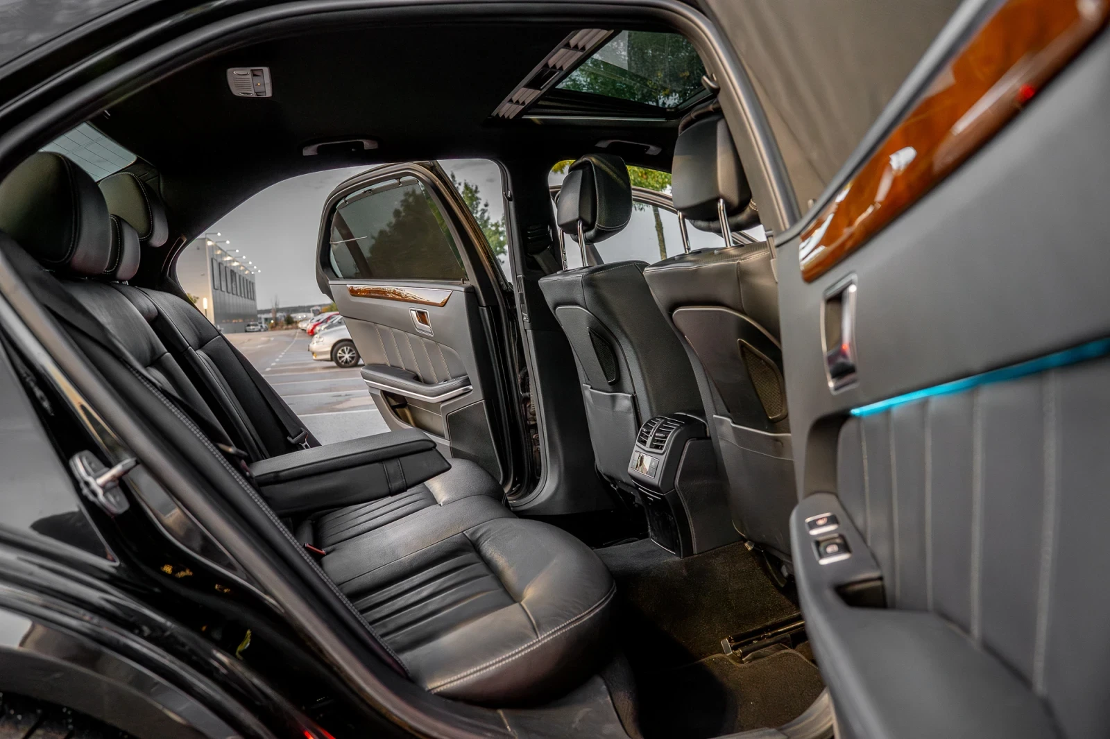 Mercedes-Benz E 350, снимка 10 - Автомобили и джипове - 54152511