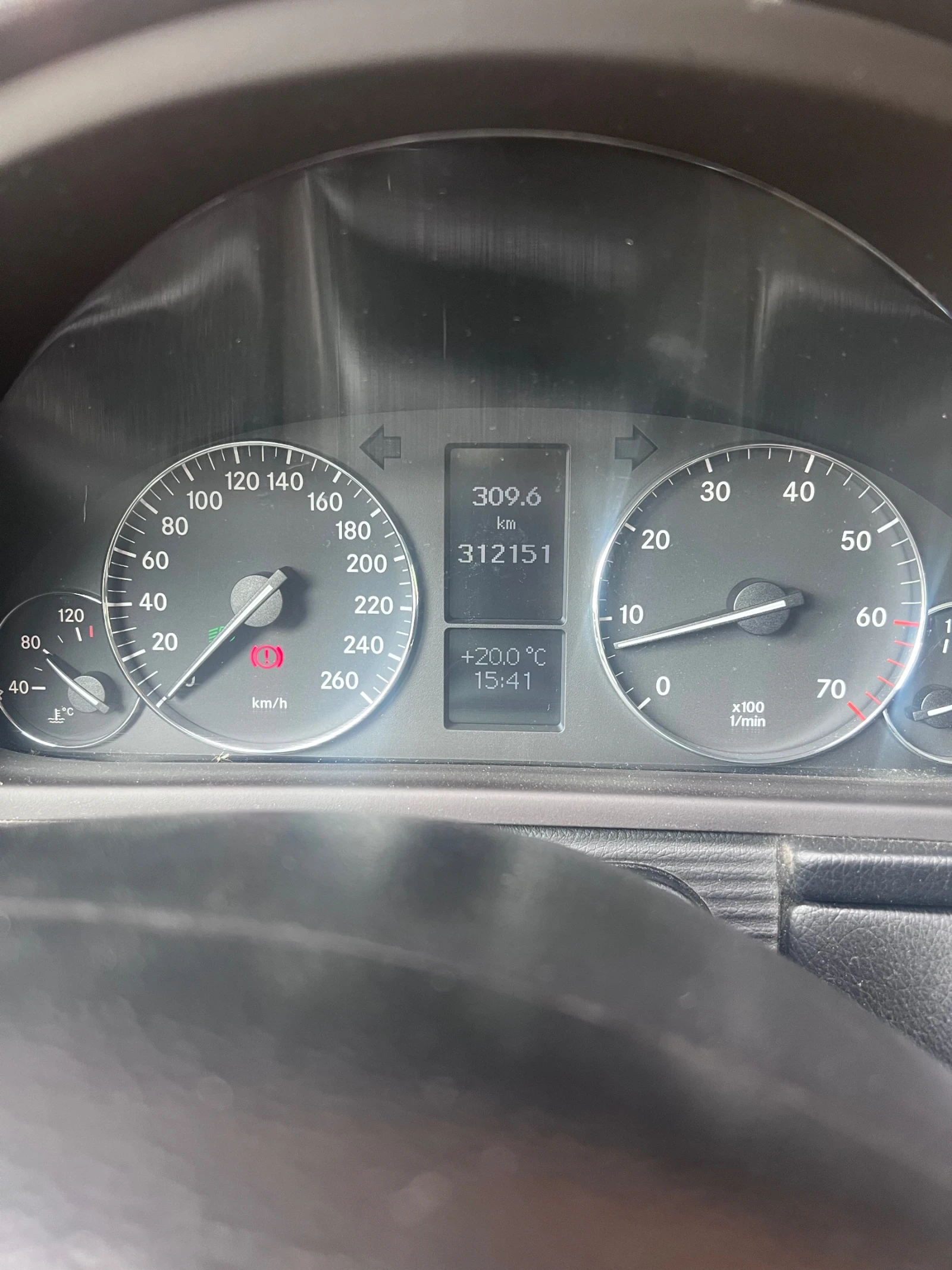 Mercedes-Benz C 180, снимка 3 - Автомобили и джипове - 54376258