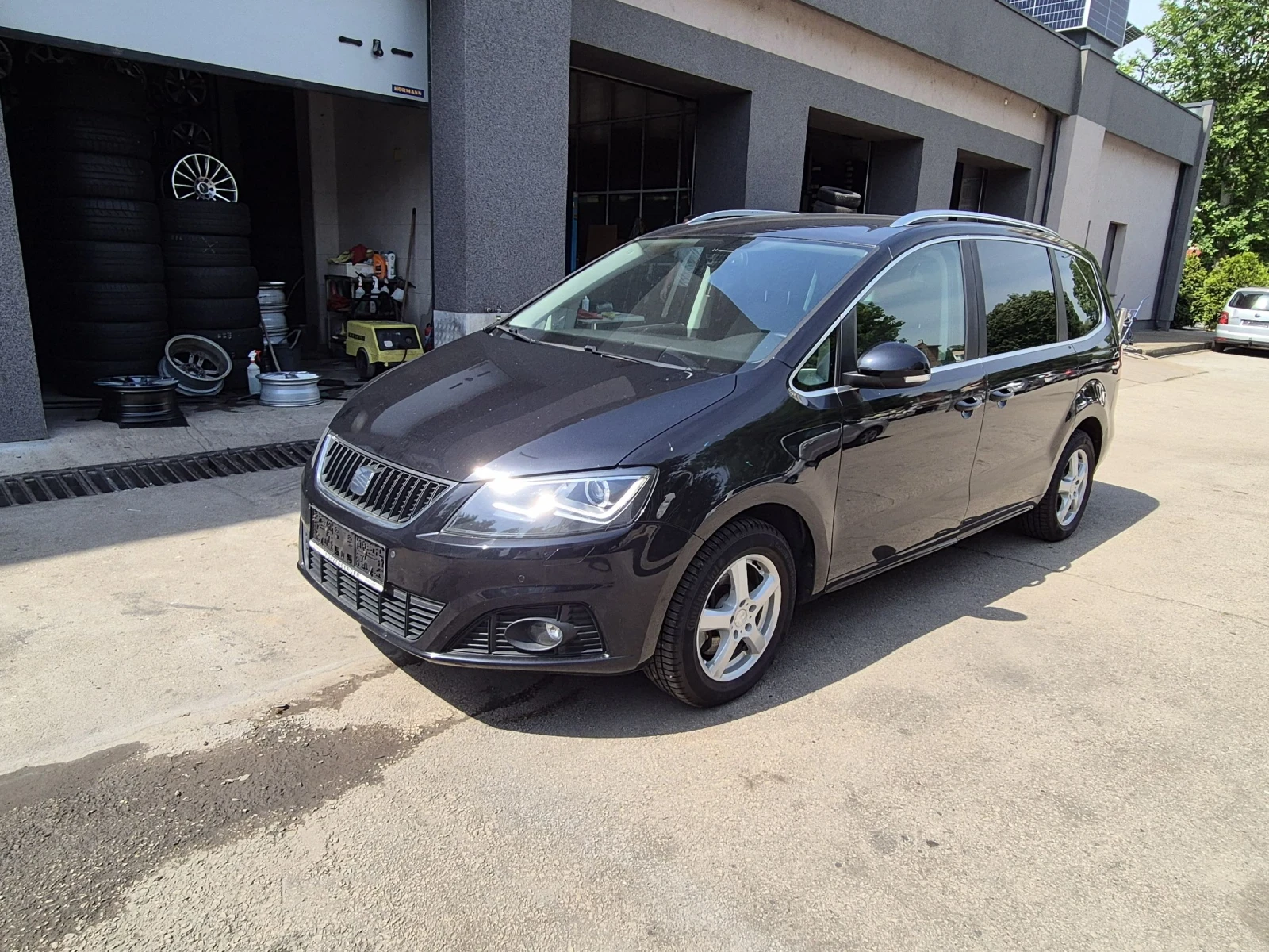 Seat Alhambra Нов внос , снимка 2 - Автомобили и джипове - 54778183
