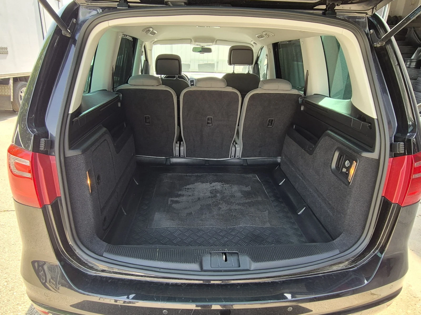 Seat Alhambra Нов внос , снимка 11 - Автомобили и джипове - 54778183