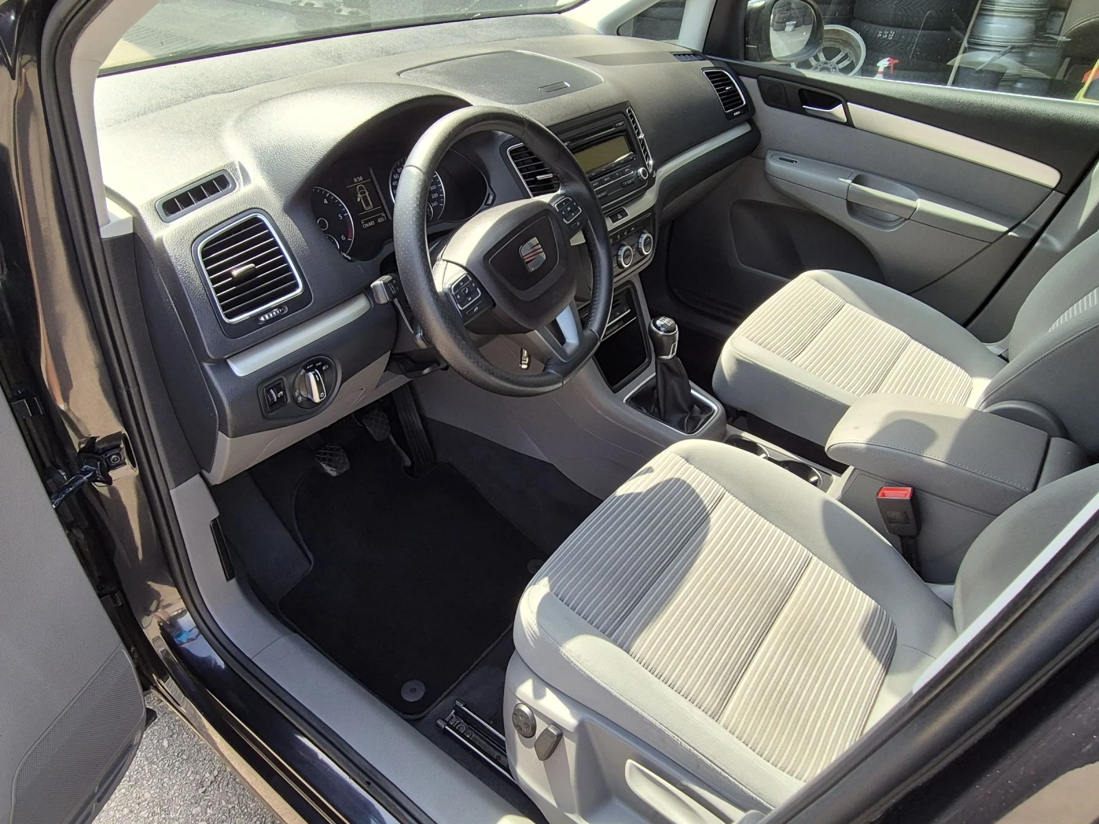 Seat Alhambra Нов внос , снимка 9 - Автомобили и джипове - 54778183