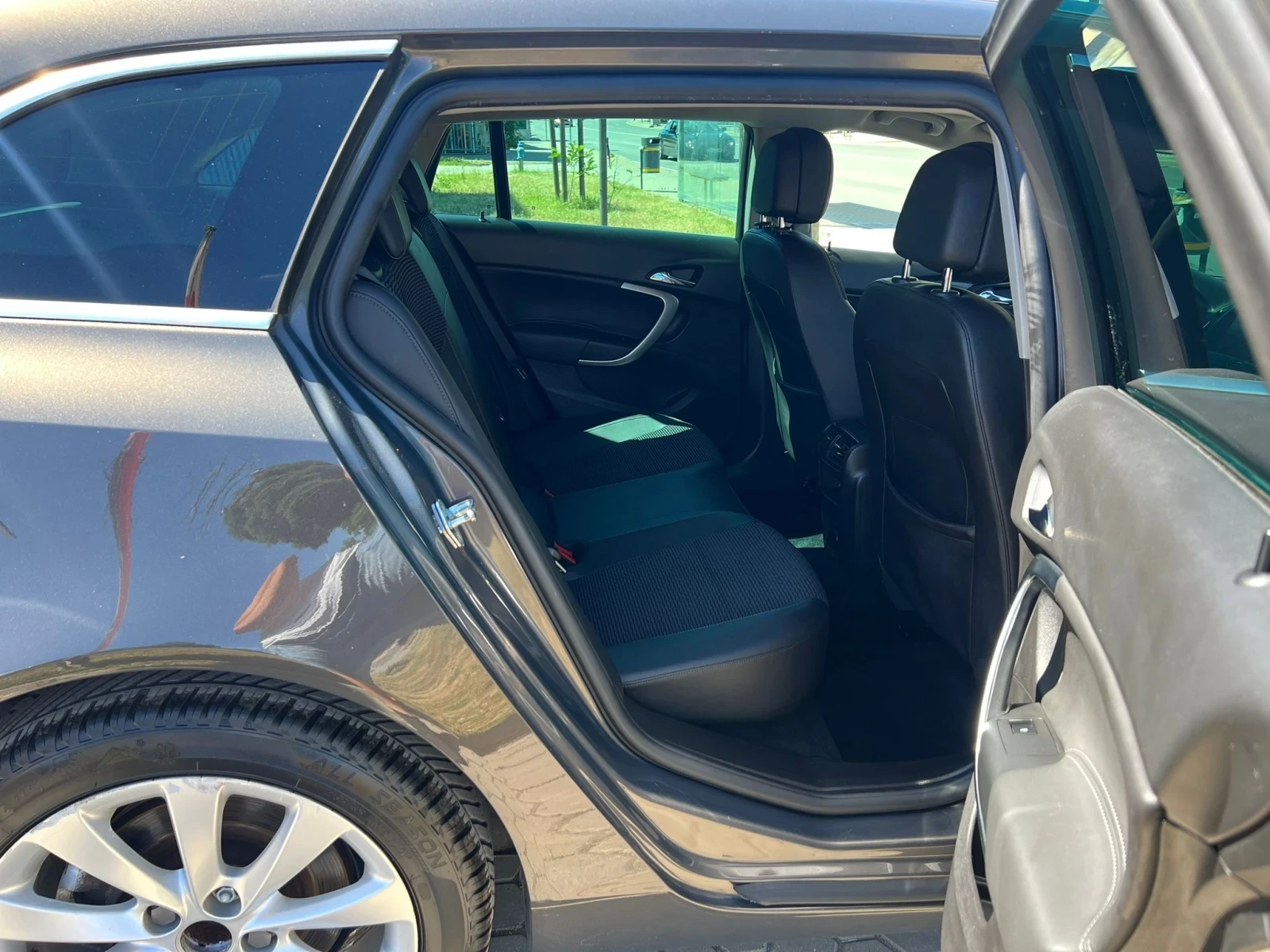 Opel Insignia 2.0CDTi/NAVI/EURO.5B, снимка 11 - Автомобили и джипове - 54932852