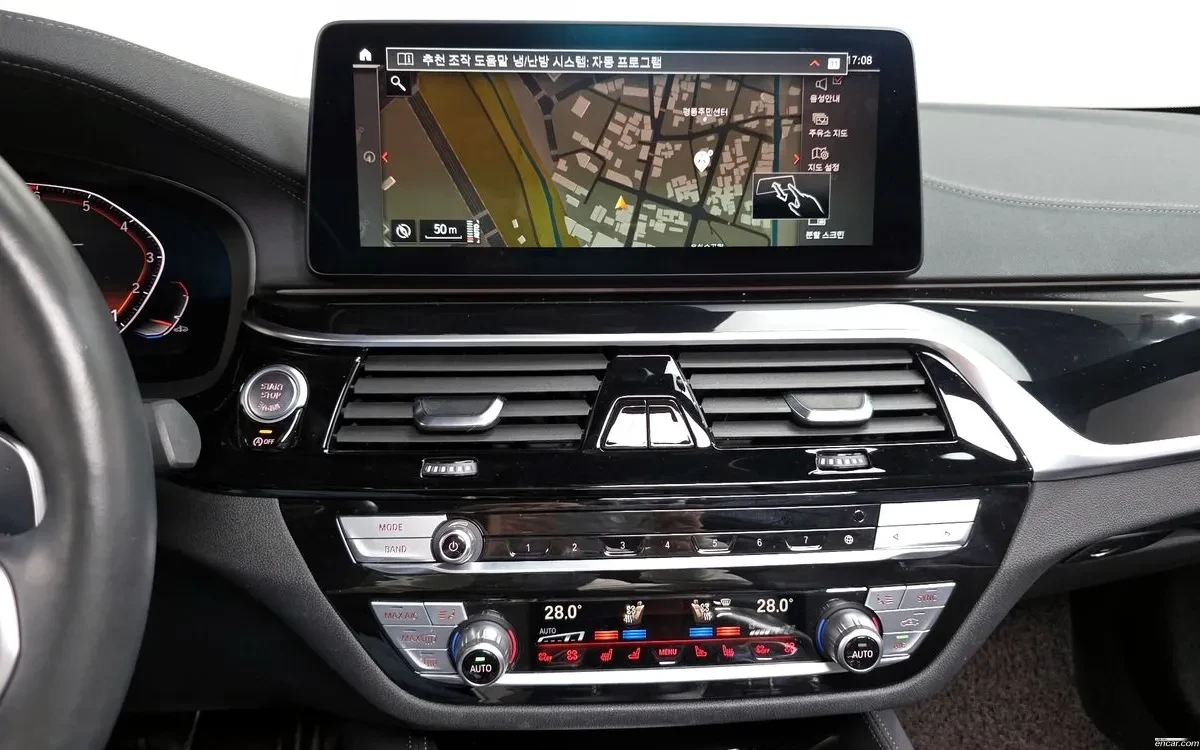 BMW 530 i (G30) /PODGREVI/ OBDUHVANE/KEYLESS/HEAD UP, снимка 11 - Автомобили и джипове - 55392574