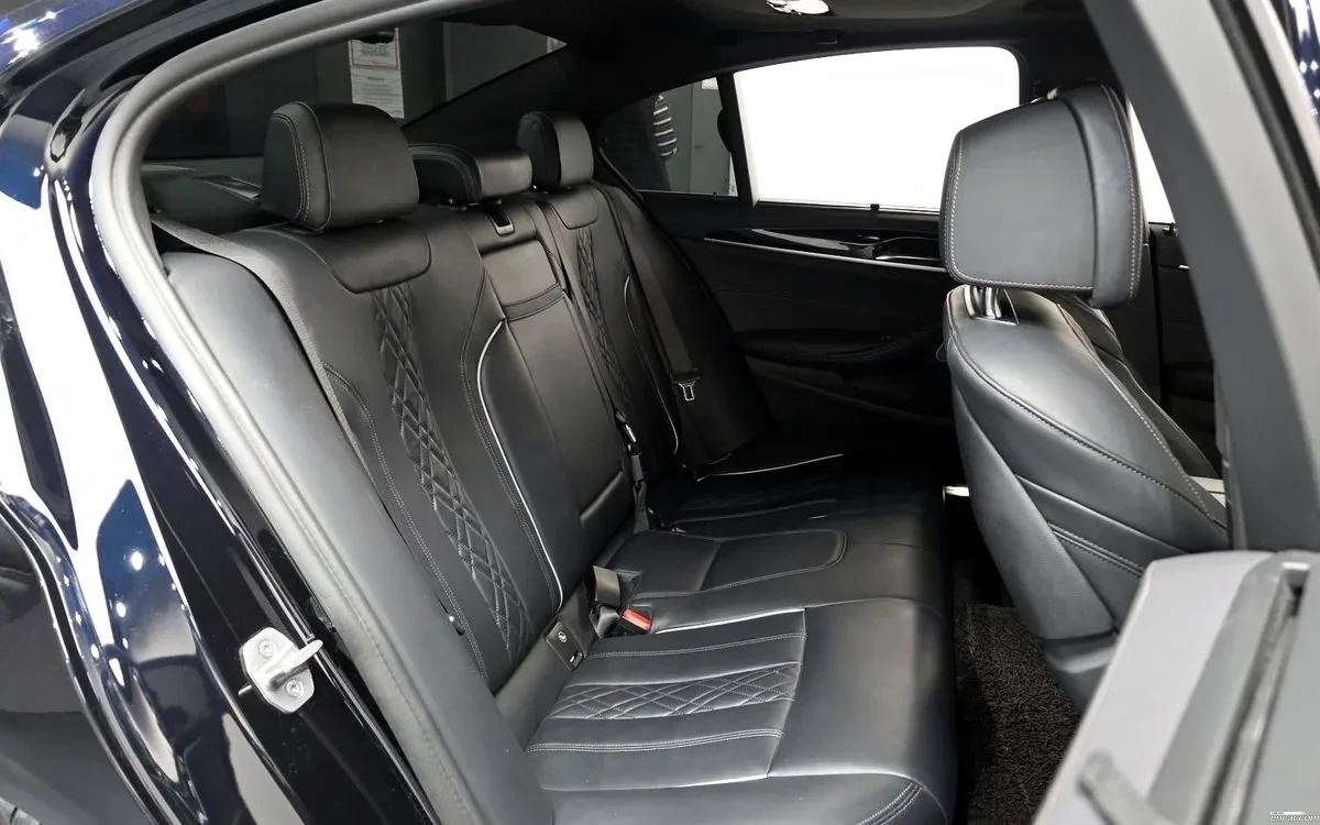 BMW 530 i (G30) /PODGREVI/ OBDUHVANE/KEYLESS/HEAD UP, снимка 15 - Автомобили и джипове - 55392574