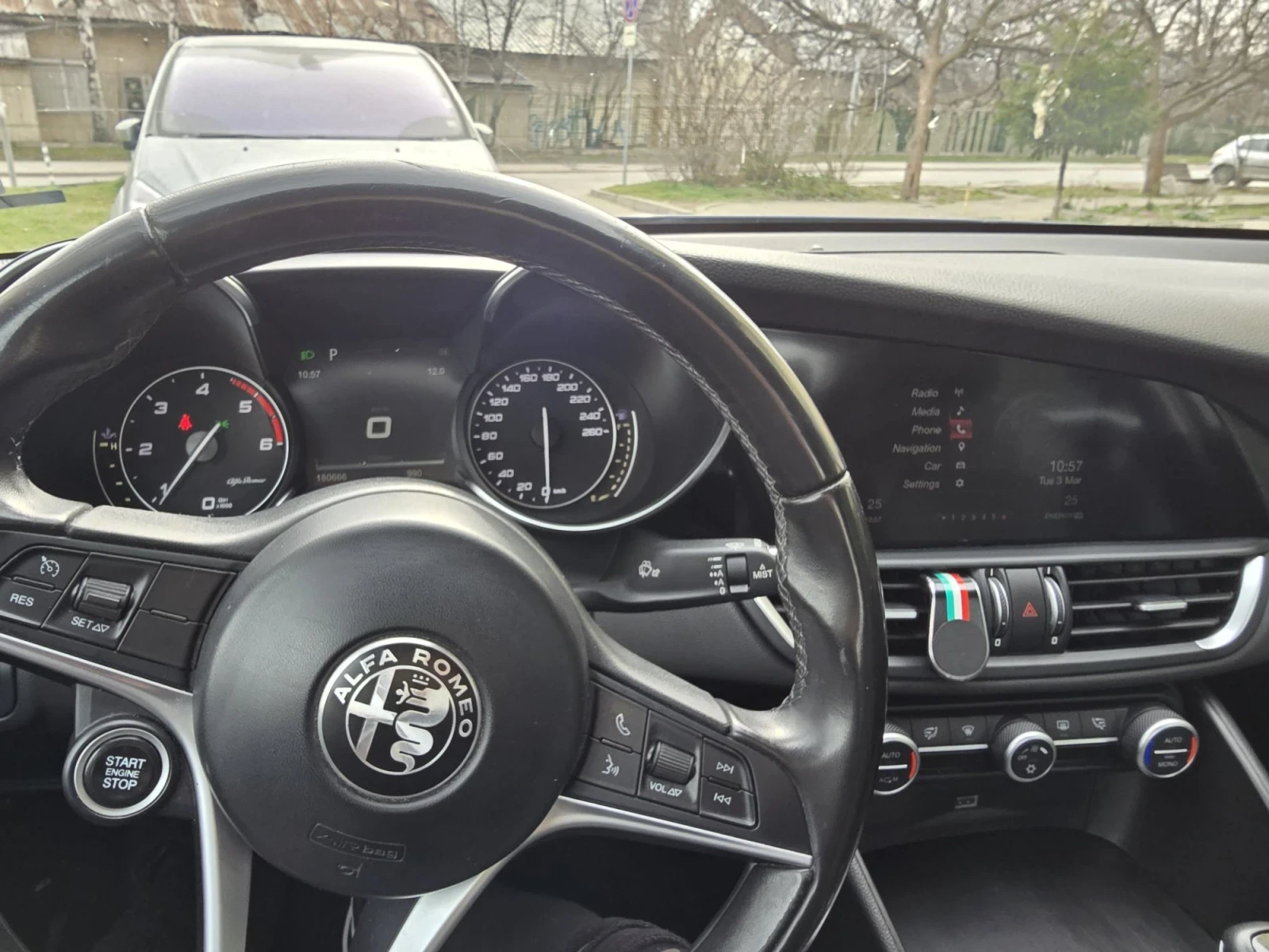 Alfa Romeo Giulia 180 RWD, снимка 7 - Автомобили и джипове - 55662020